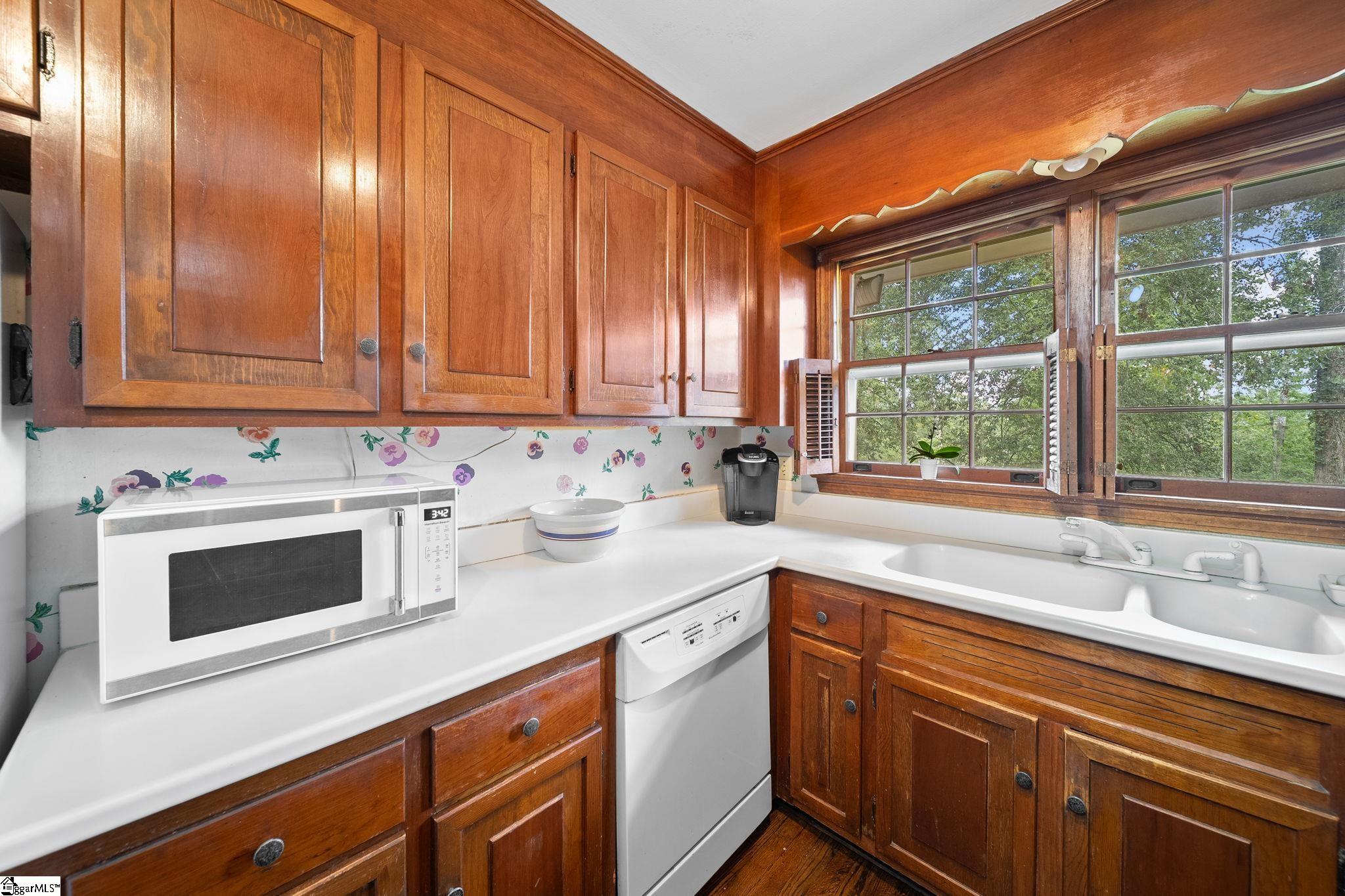 111 Rolling Green Circle Greenville, SC 29615