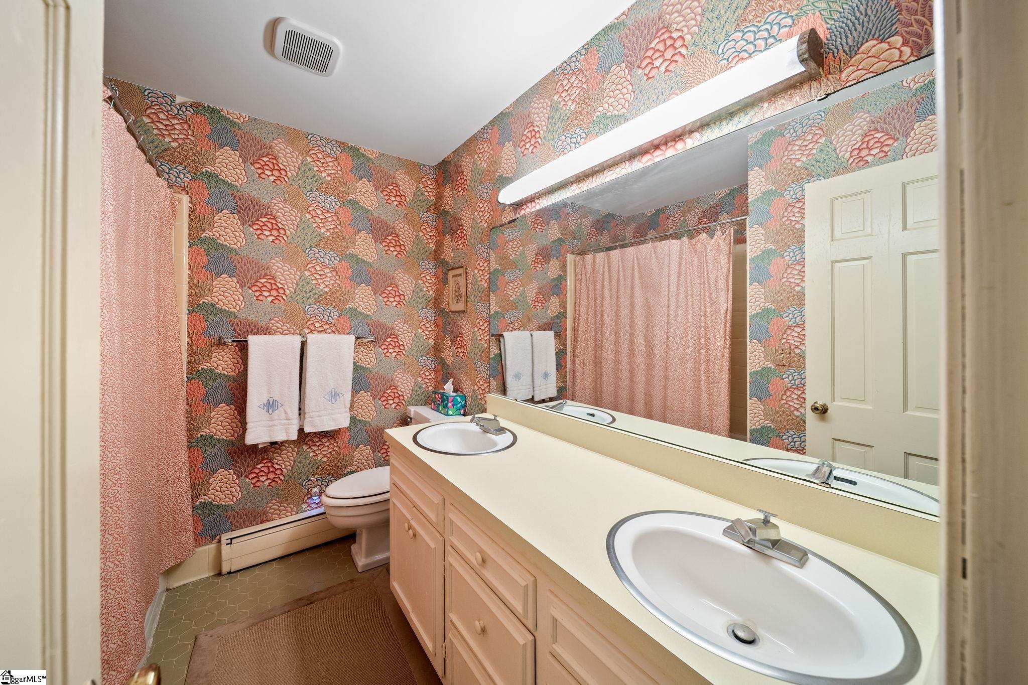 111 Rolling Green Circle Greenville, SC 29615
