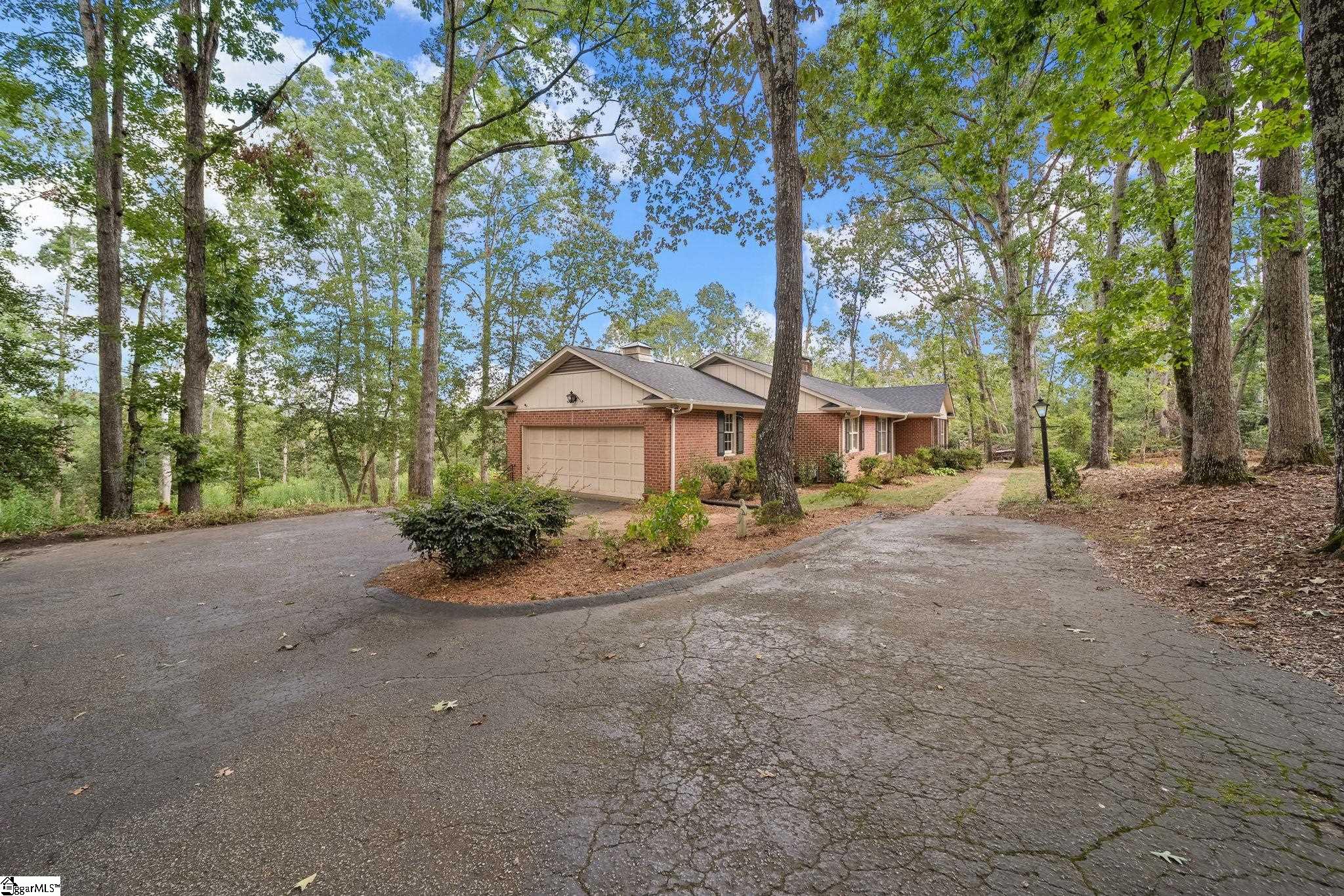 111 Rolling Green Circle Greenville, SC 29615