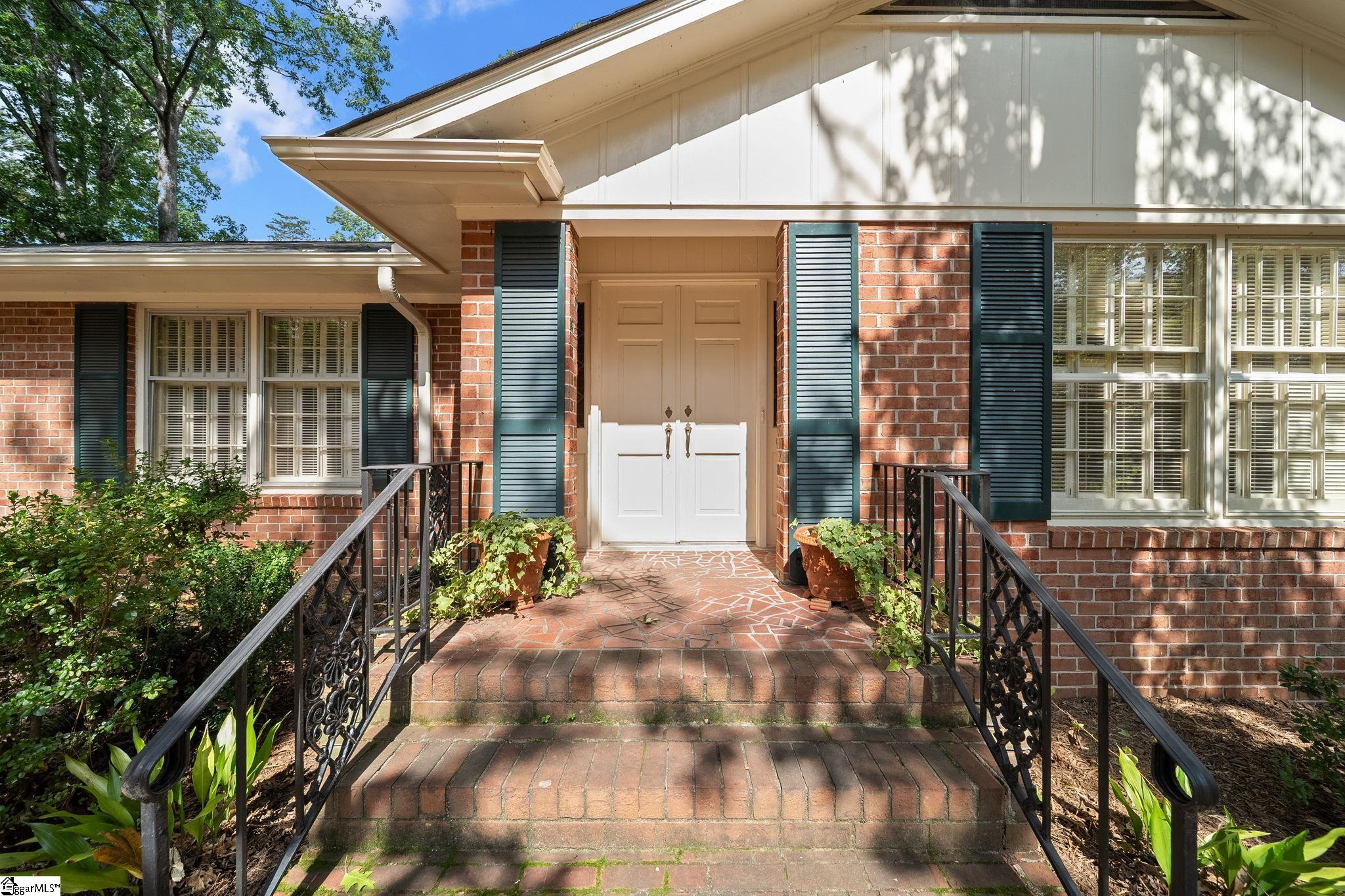 111 Rolling Green Circle Greenville, SC 29615