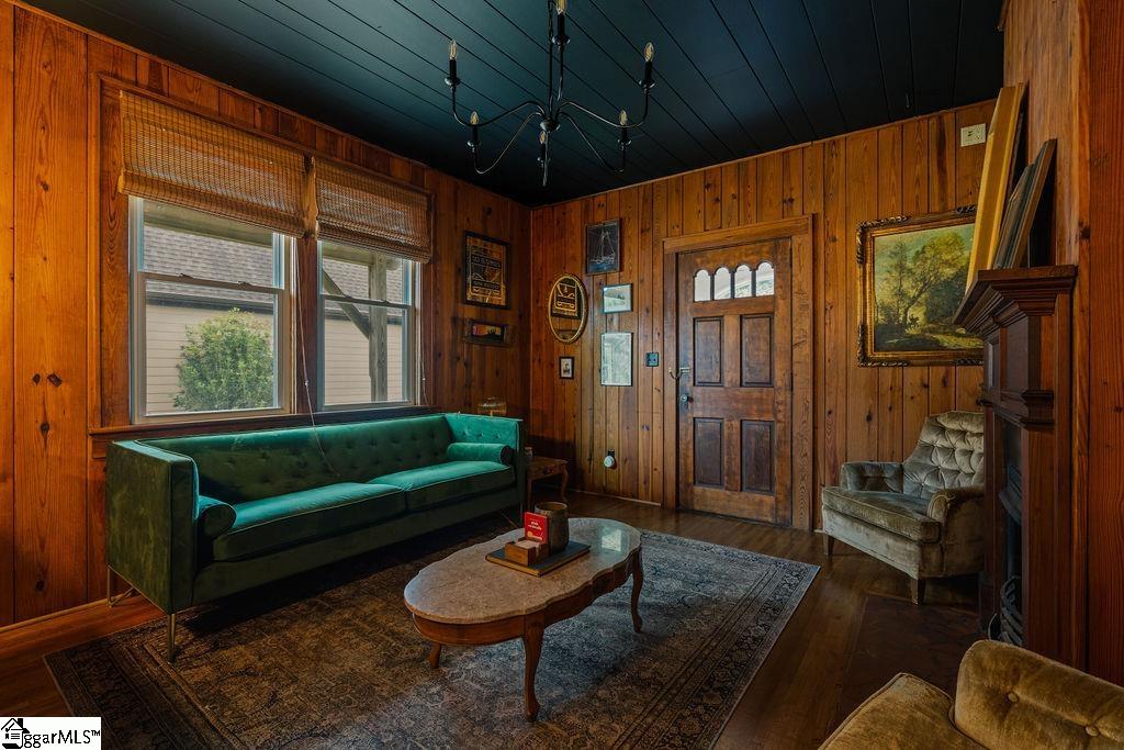 308 E Faris Road Greenville, SC 29605