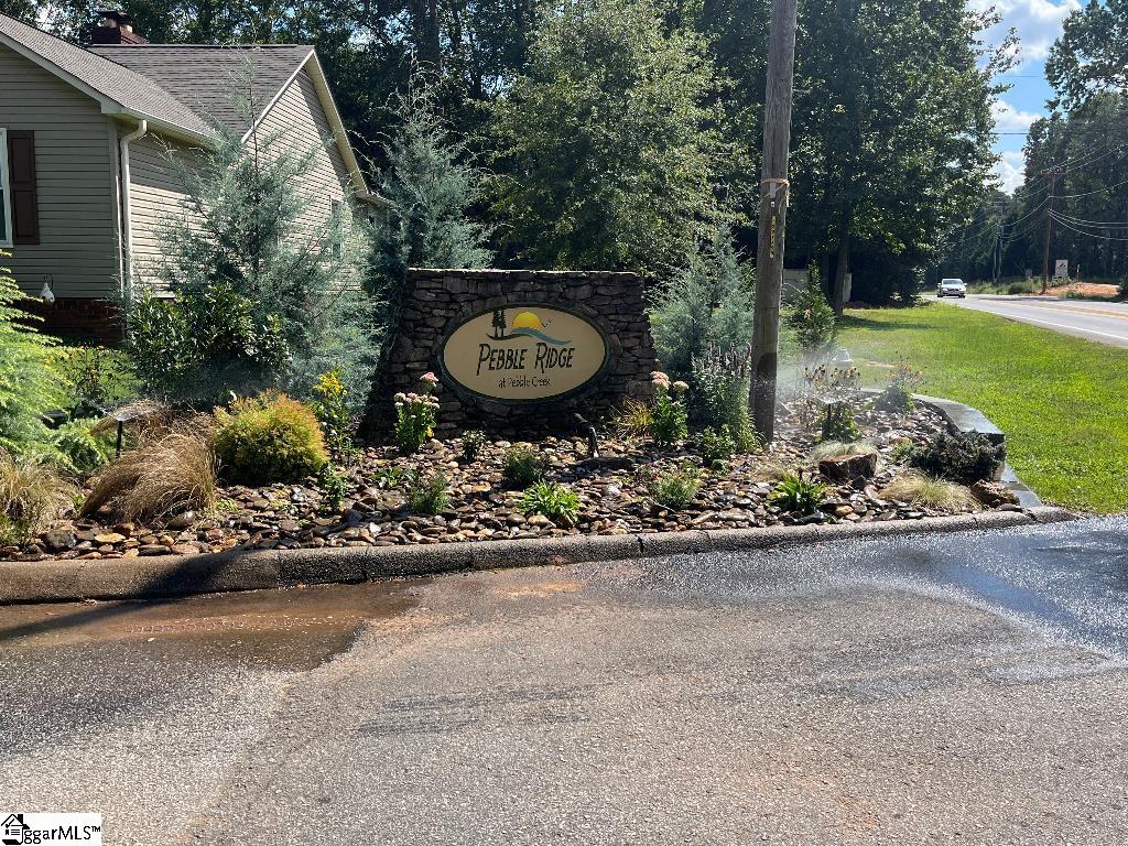 8 Pebble Stone Lane Taylors, SC 29687