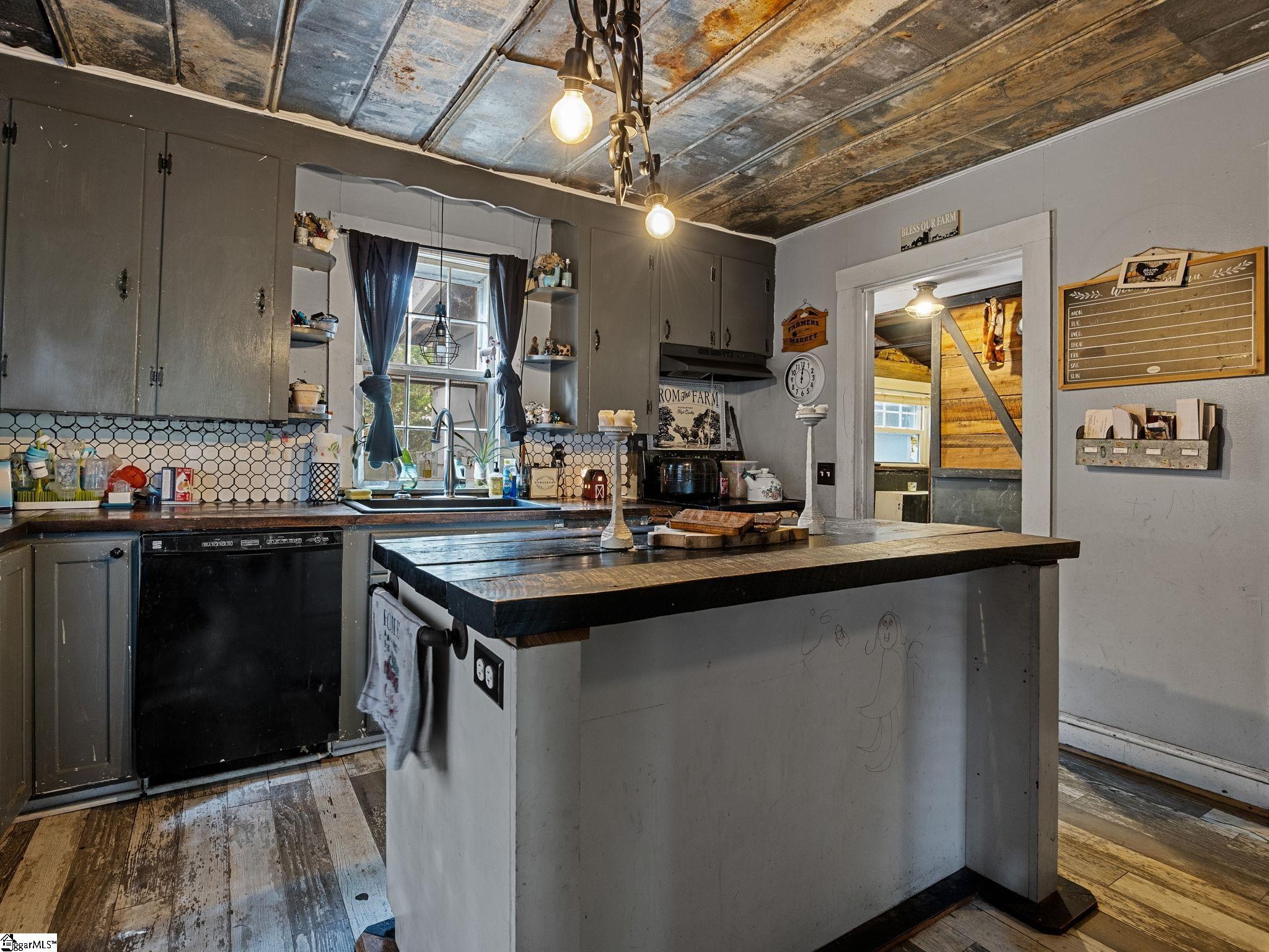4937 Buffalo West Springs Highway Pauline, SC 29374