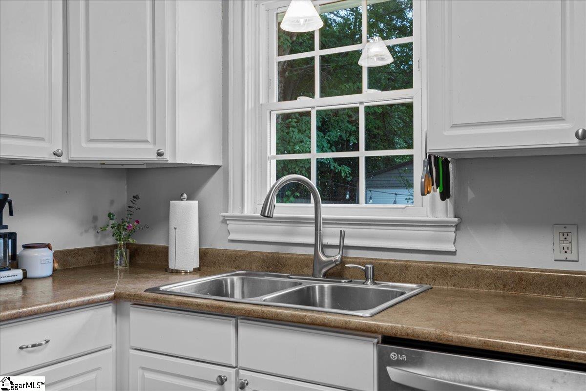 23 Mayfair Lane Greenville, SC 29609
