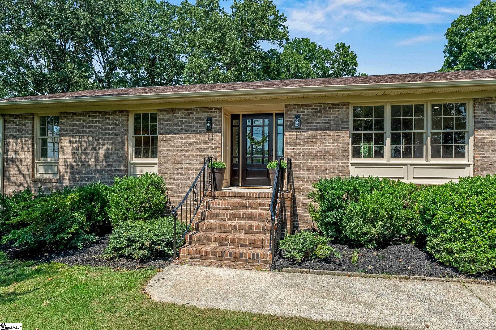 4 Dellrose Circle Taylors, SC 29687
