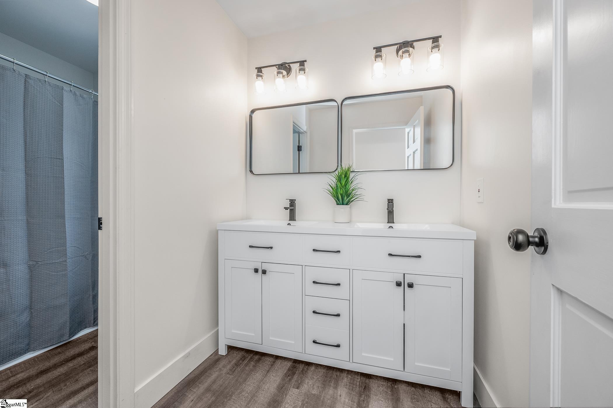 4 Dellrose Circle Taylors, SC 29687