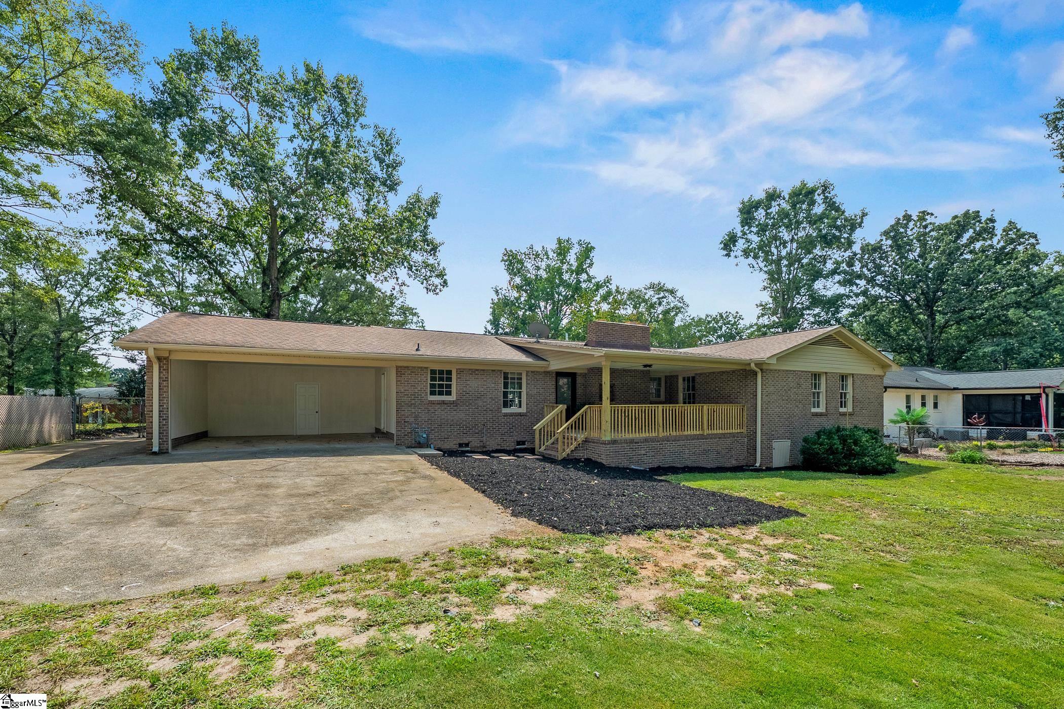 4 Dellrose Circle Taylors, SC 29687