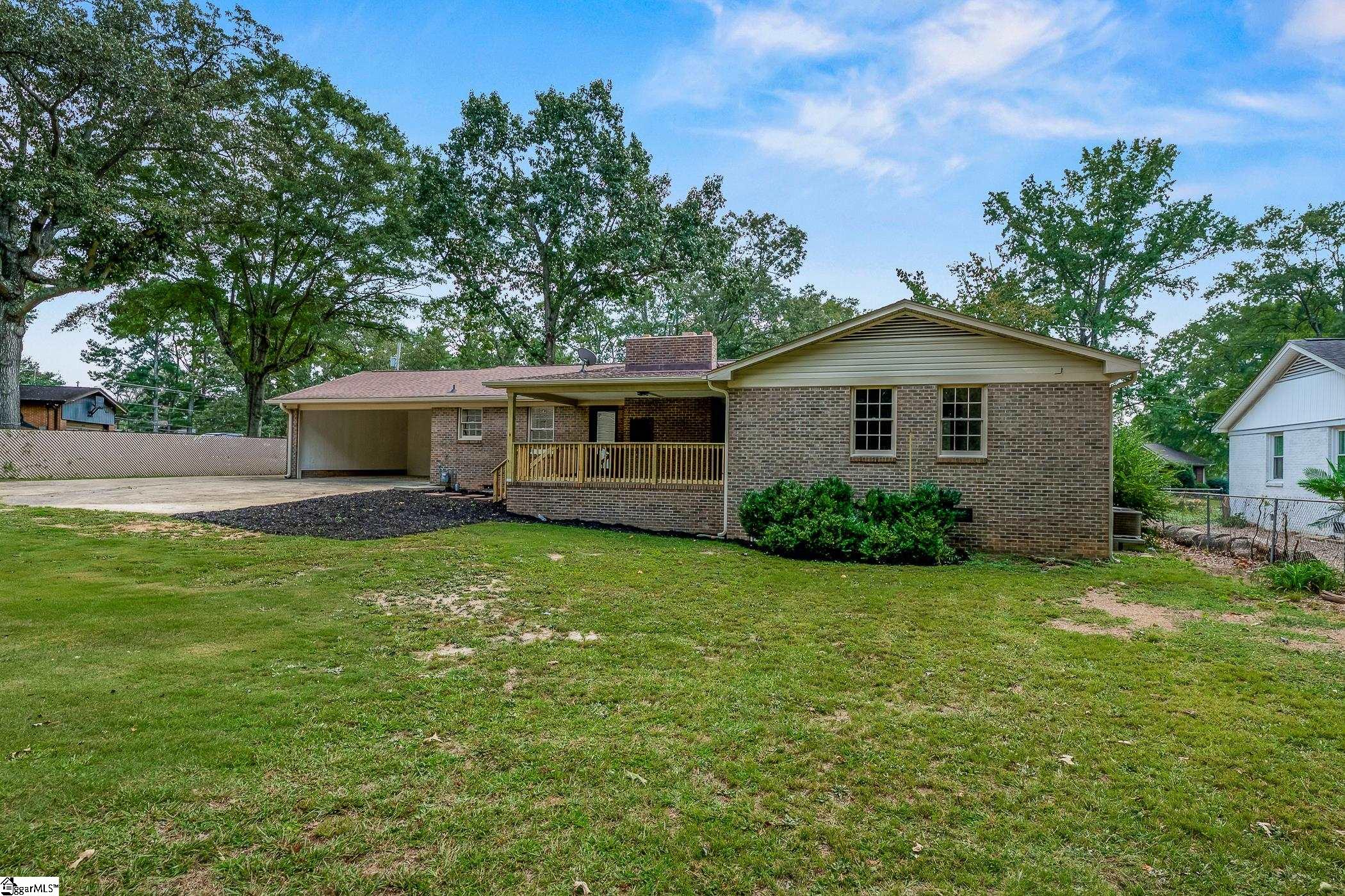 4 Dellrose Circle Taylors, SC 29687