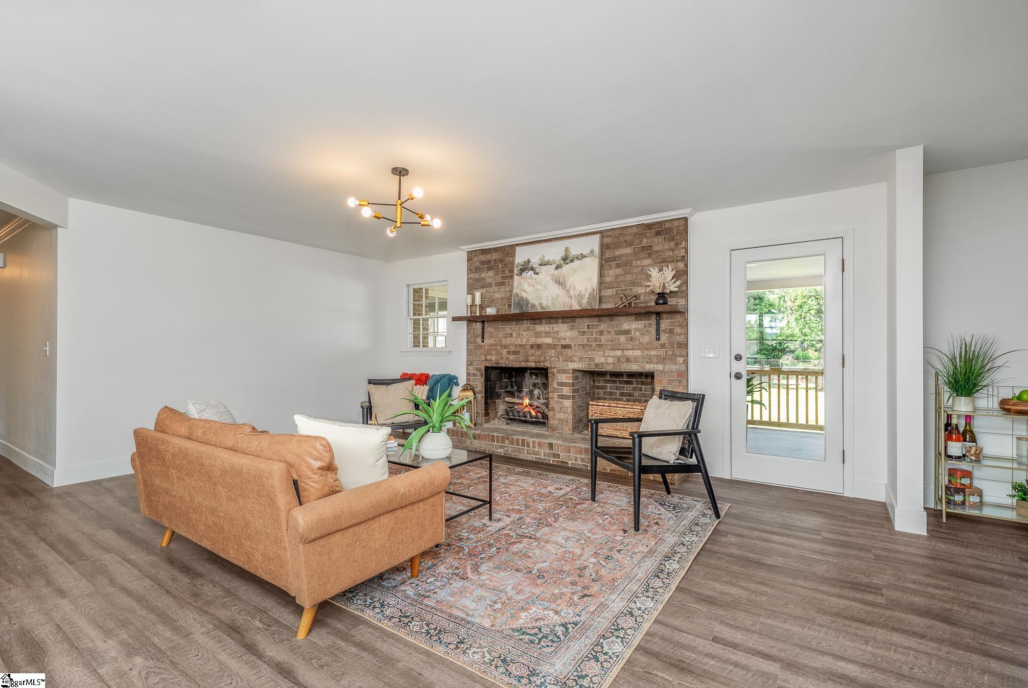 4 Dellrose Circle Taylors, SC 29687