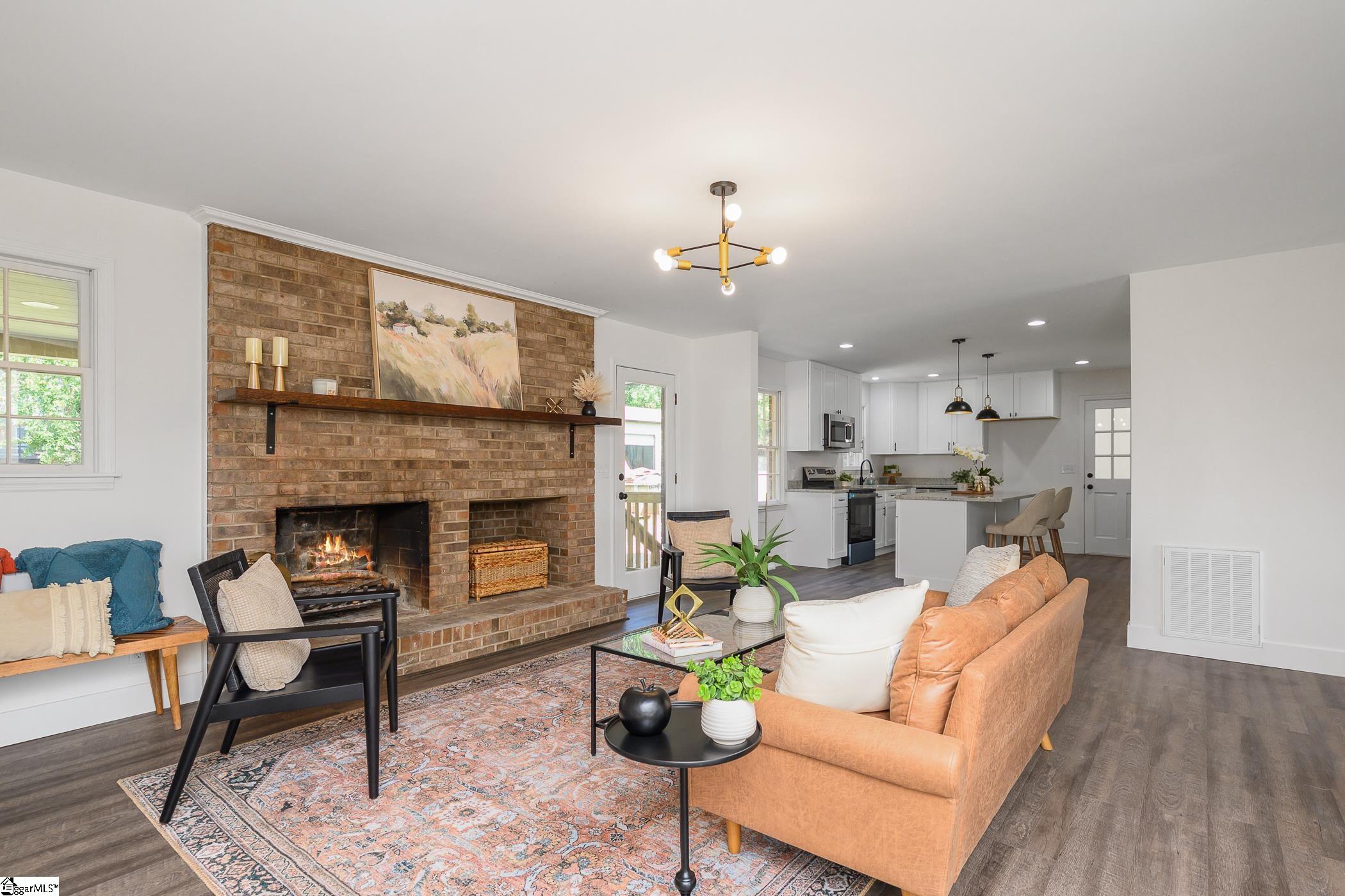 4 Dellrose Circle Taylors, SC 29687