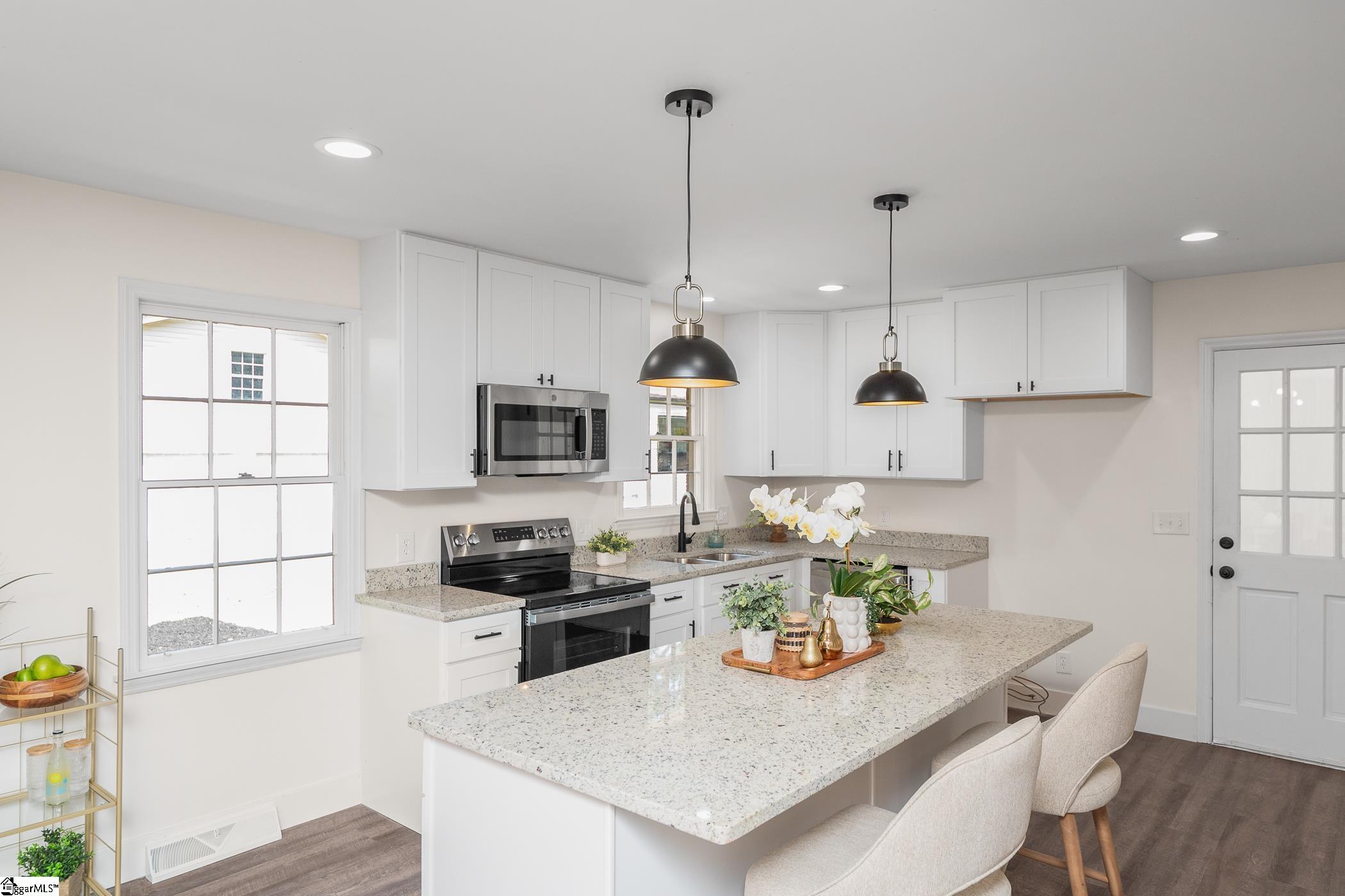 4 Dellrose Circle Taylors, SC 29687