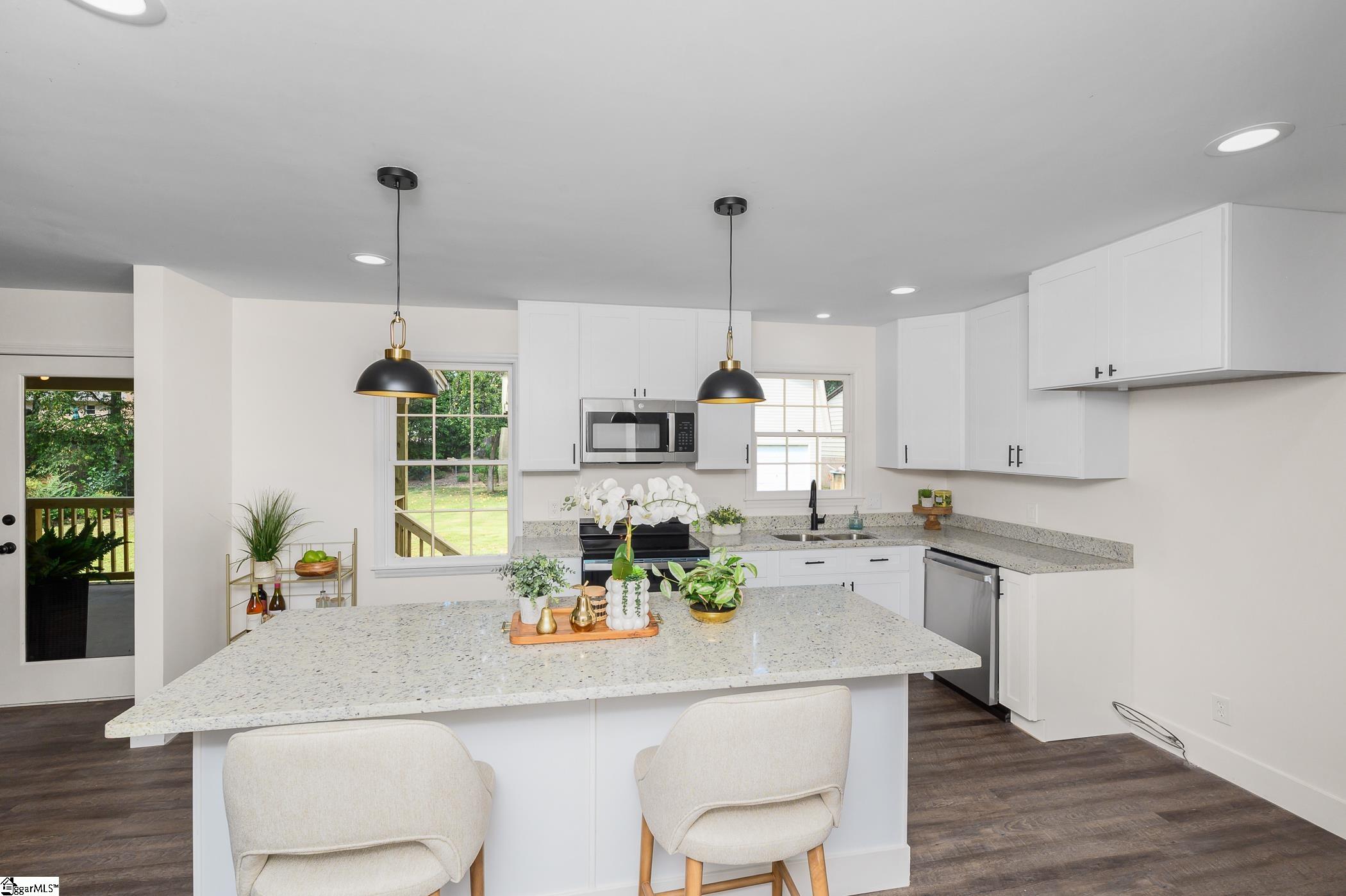 4 Dellrose Circle Taylors, SC 29687