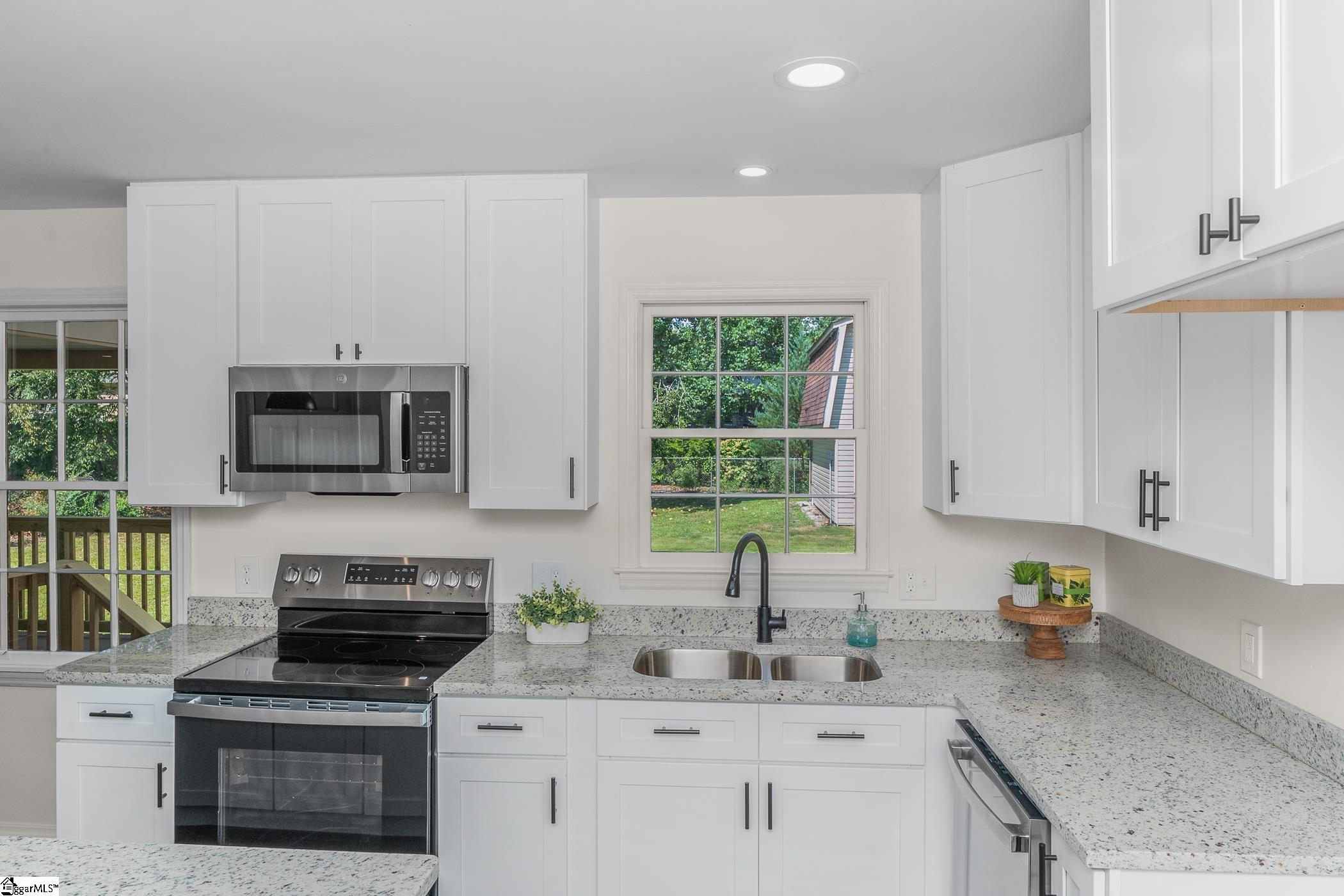 4 Dellrose Circle Taylors, SC 29687