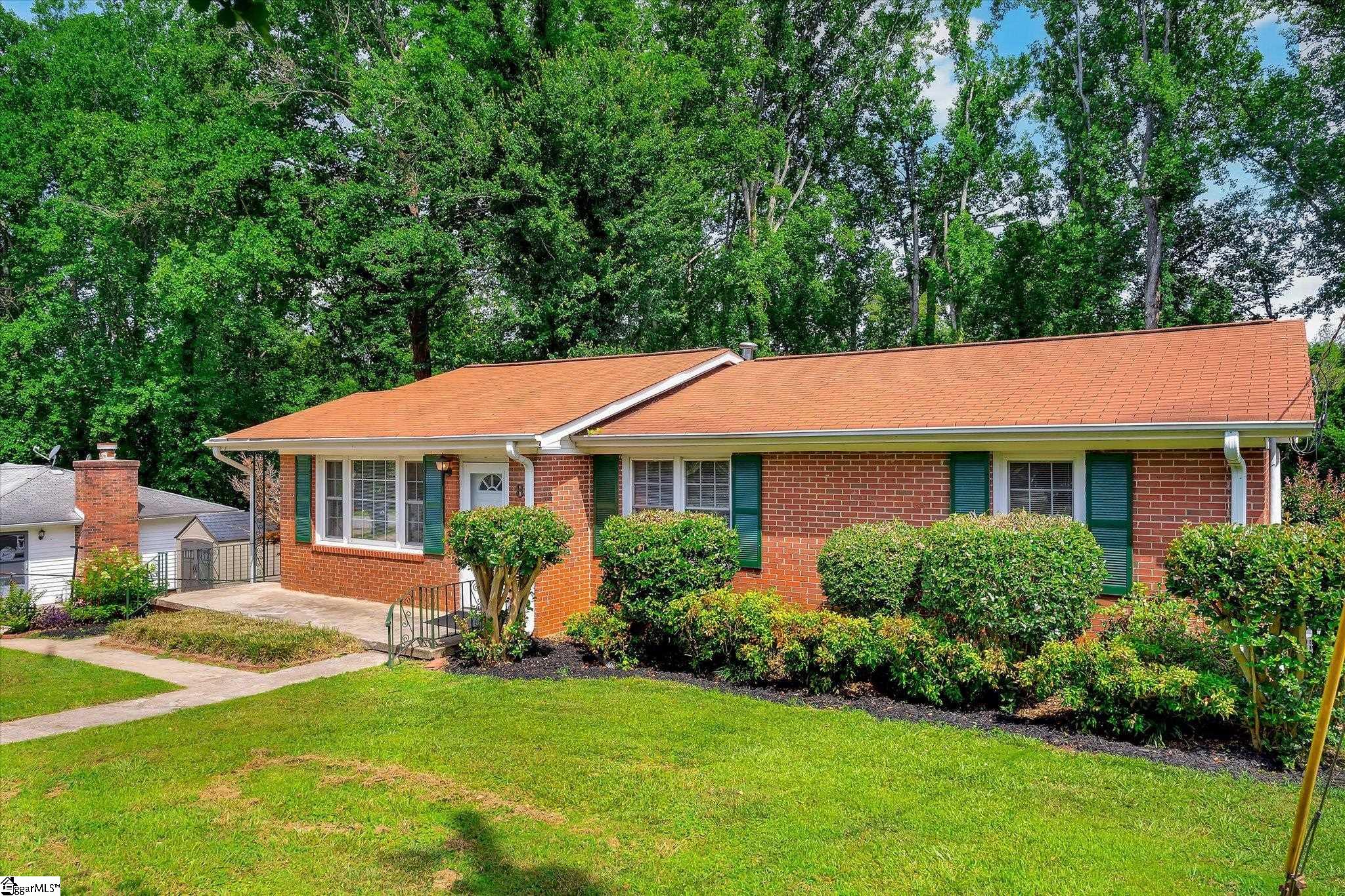 8 Glen Haven Court Greenville, SC 29611