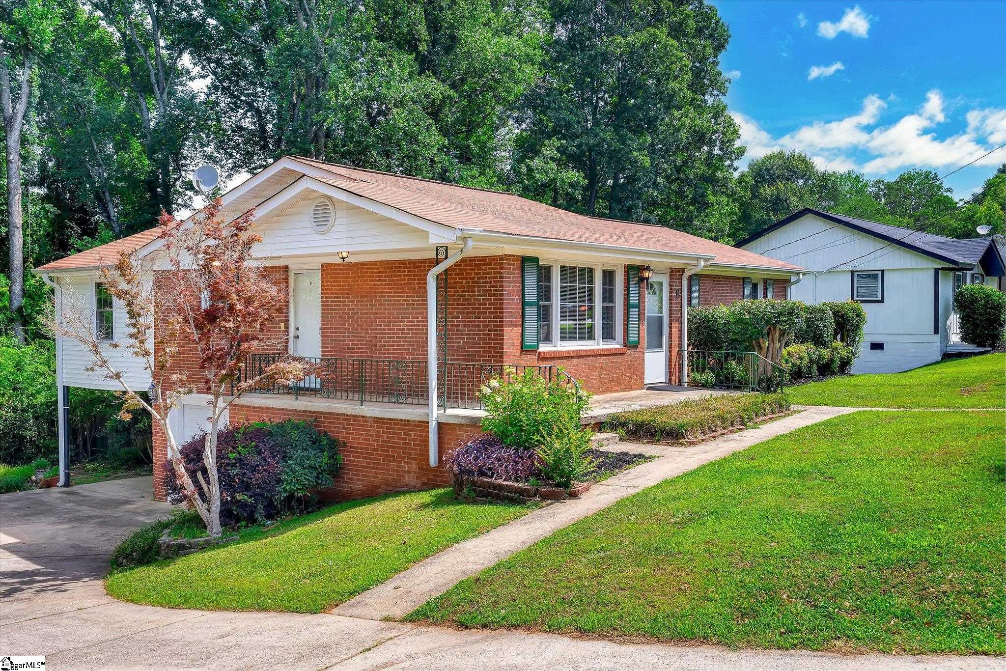 8 Glen Haven Court Greenville, SC 29611