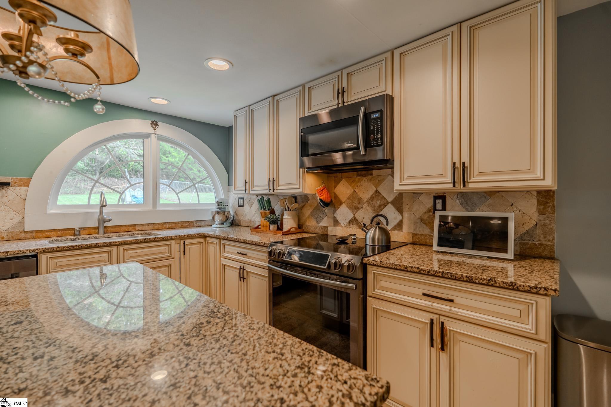 813 E Main Street Taylors, SC 29687-5229