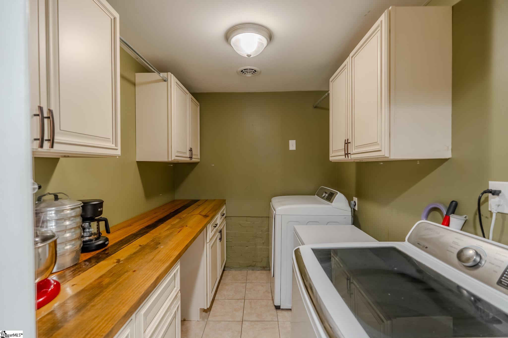 813 E Main Street Taylors, SC 29687-5229