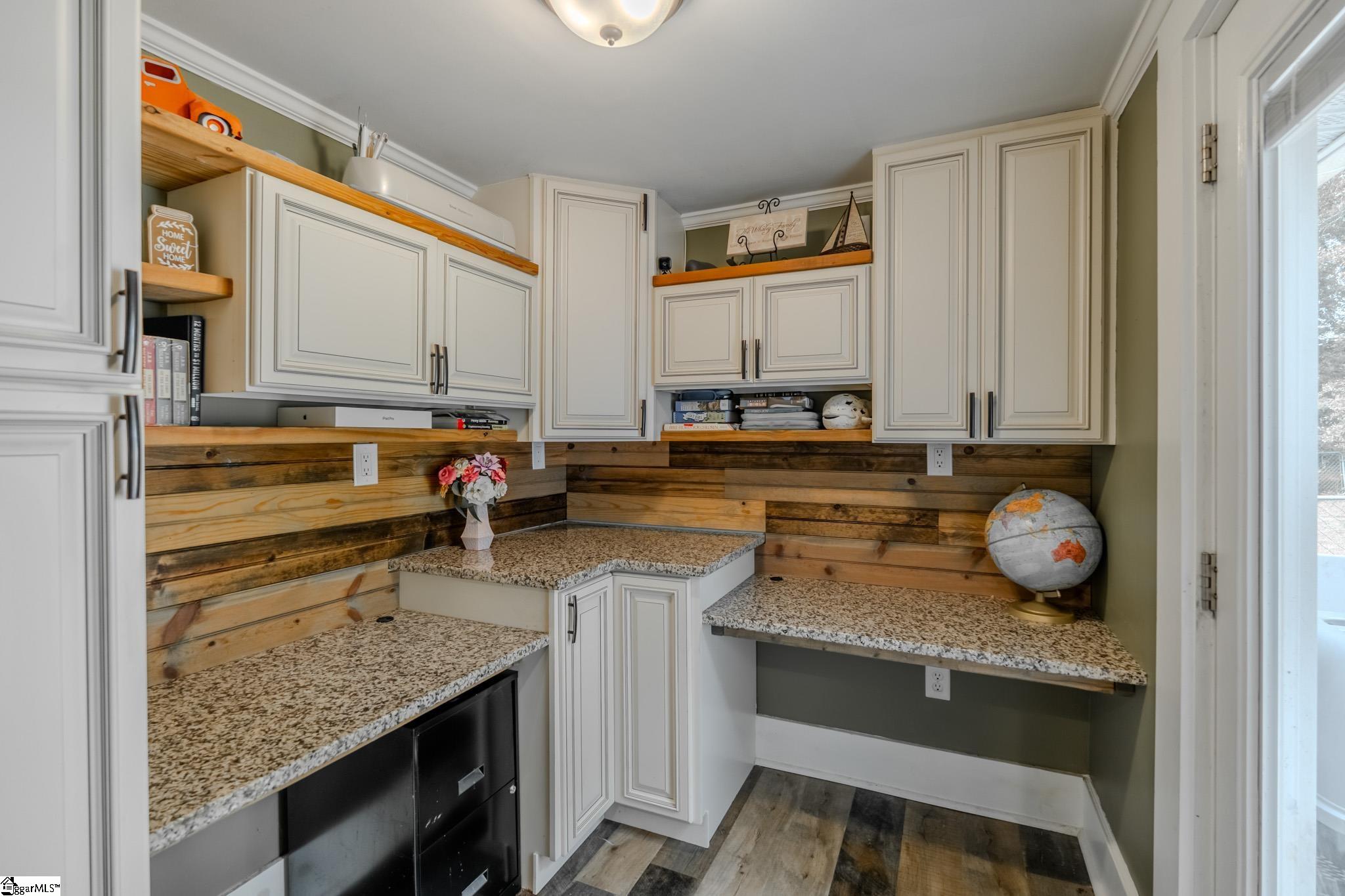 813 E Main Street Taylors, SC 29687-5229