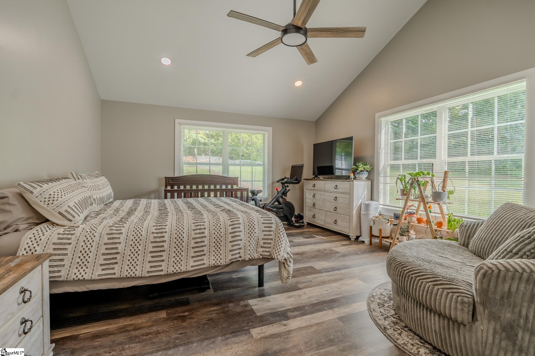 813 E Main Street Taylors, SC 29687-5229