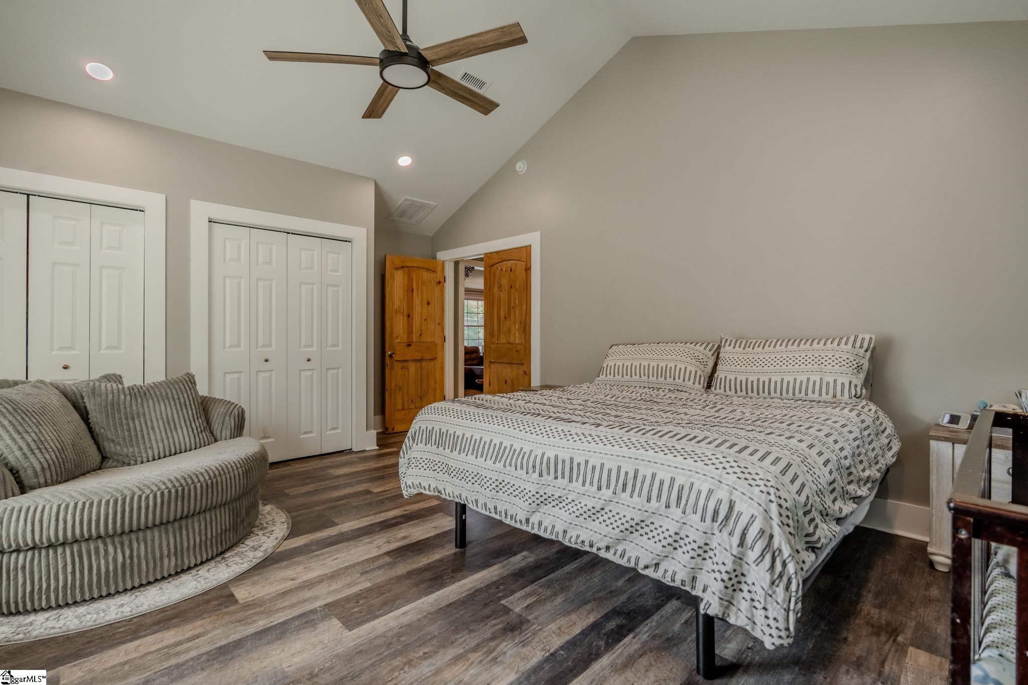 813 E Main Street Taylors, SC 29687-5229
