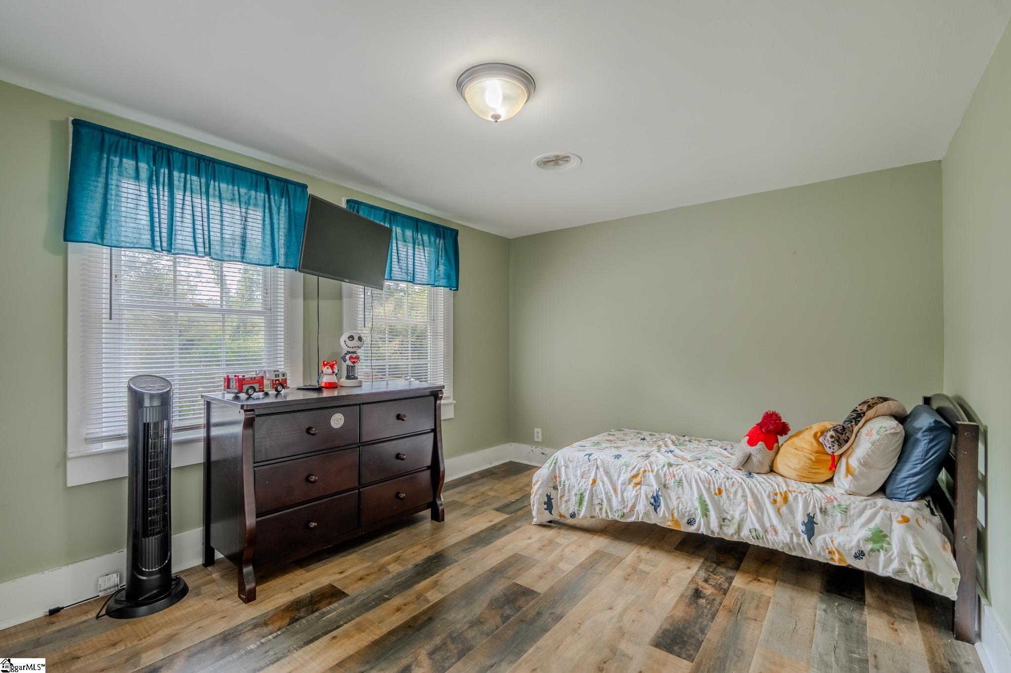 813 E Main Street Taylors, SC 29687-5229