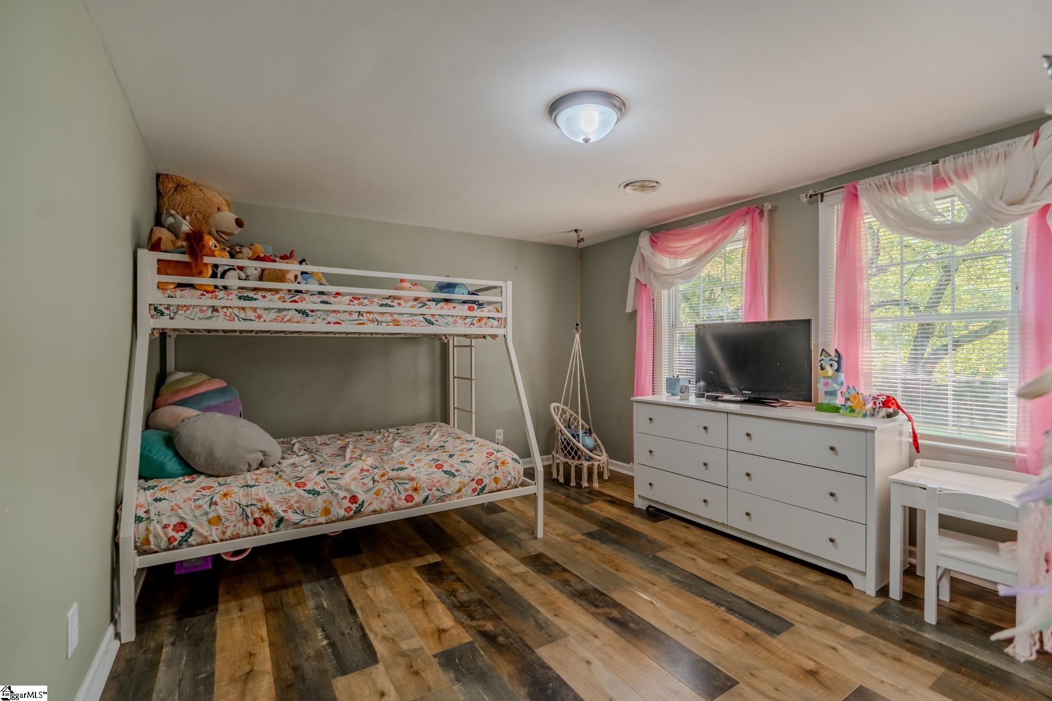 813 E Main Street Taylors, SC 29687-5229