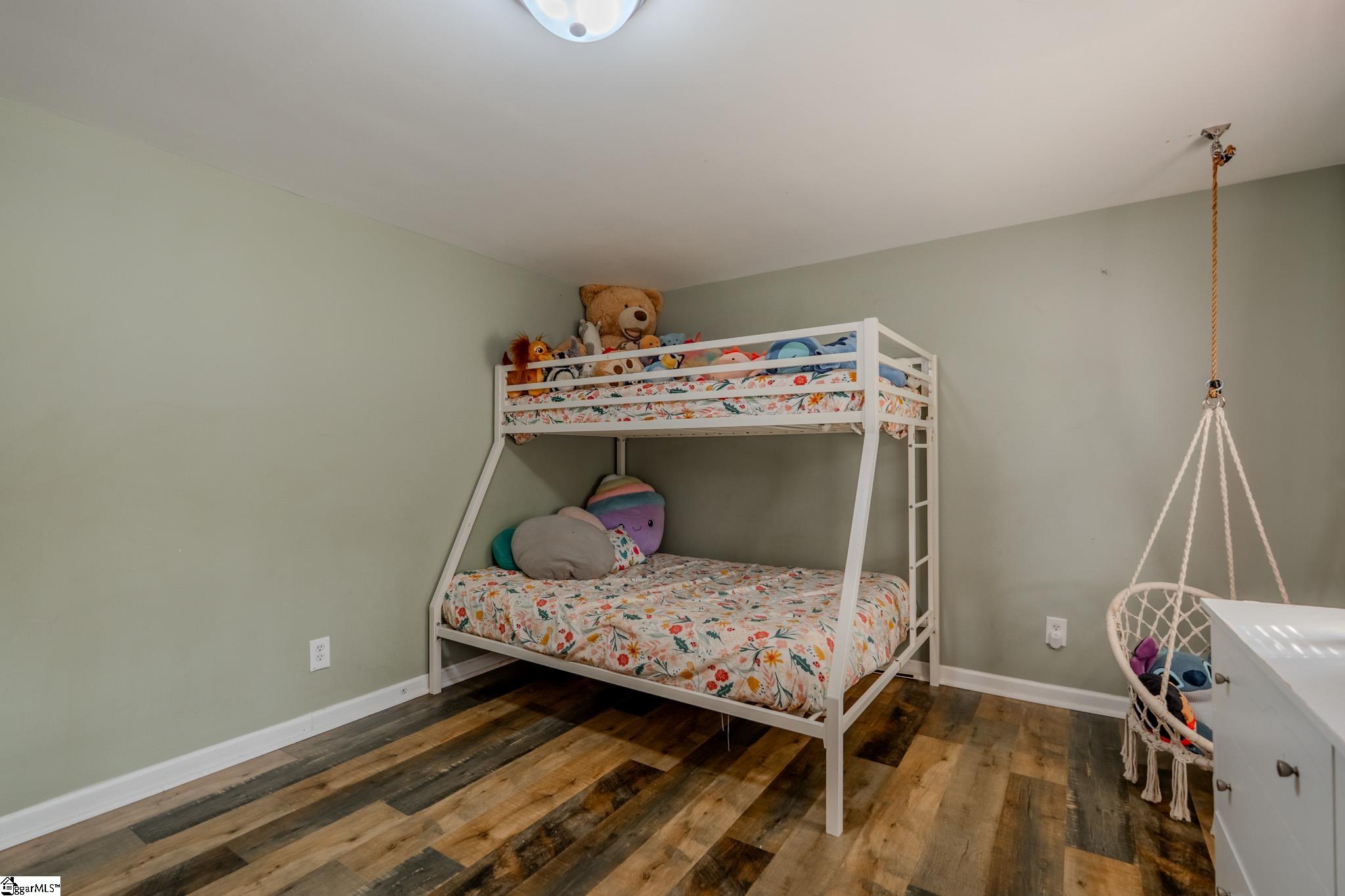 813 E Main Street Taylors, SC 29687-5229