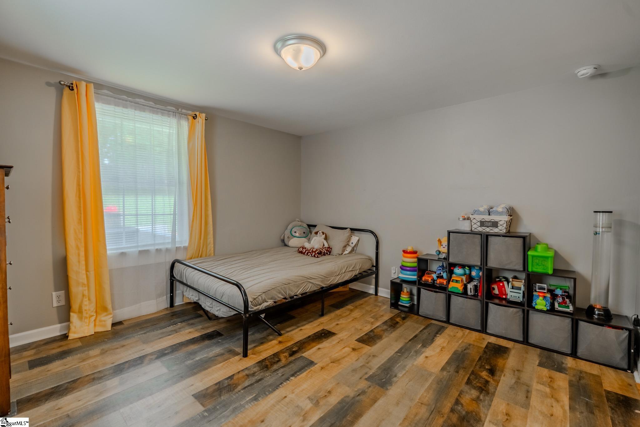 813 E Main Street Taylors, SC 29687-5229