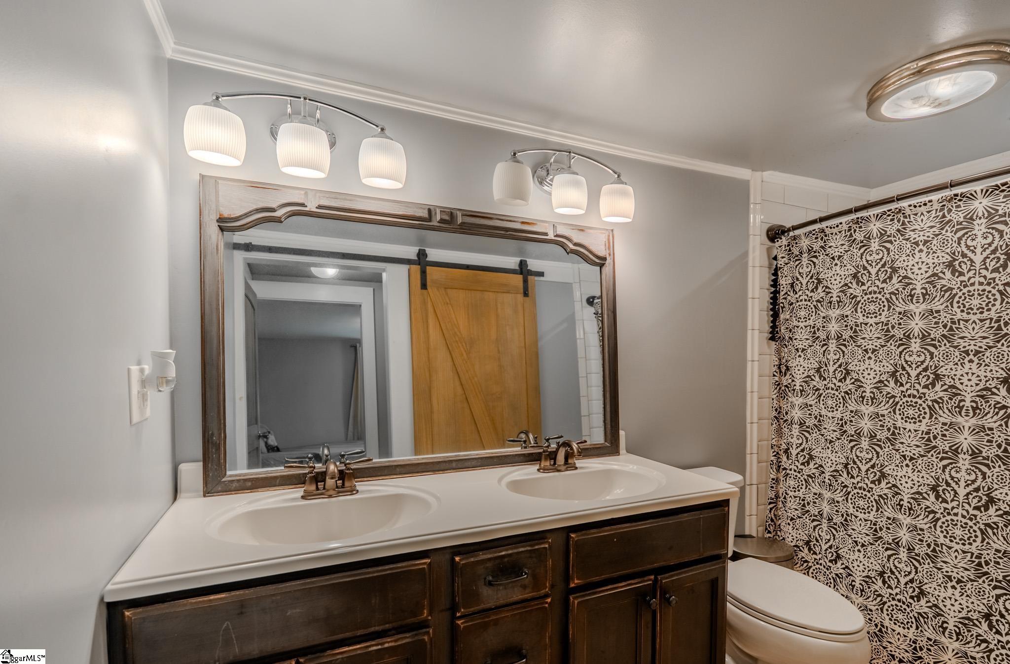 813 E Main Street Taylors, SC 29687-5229