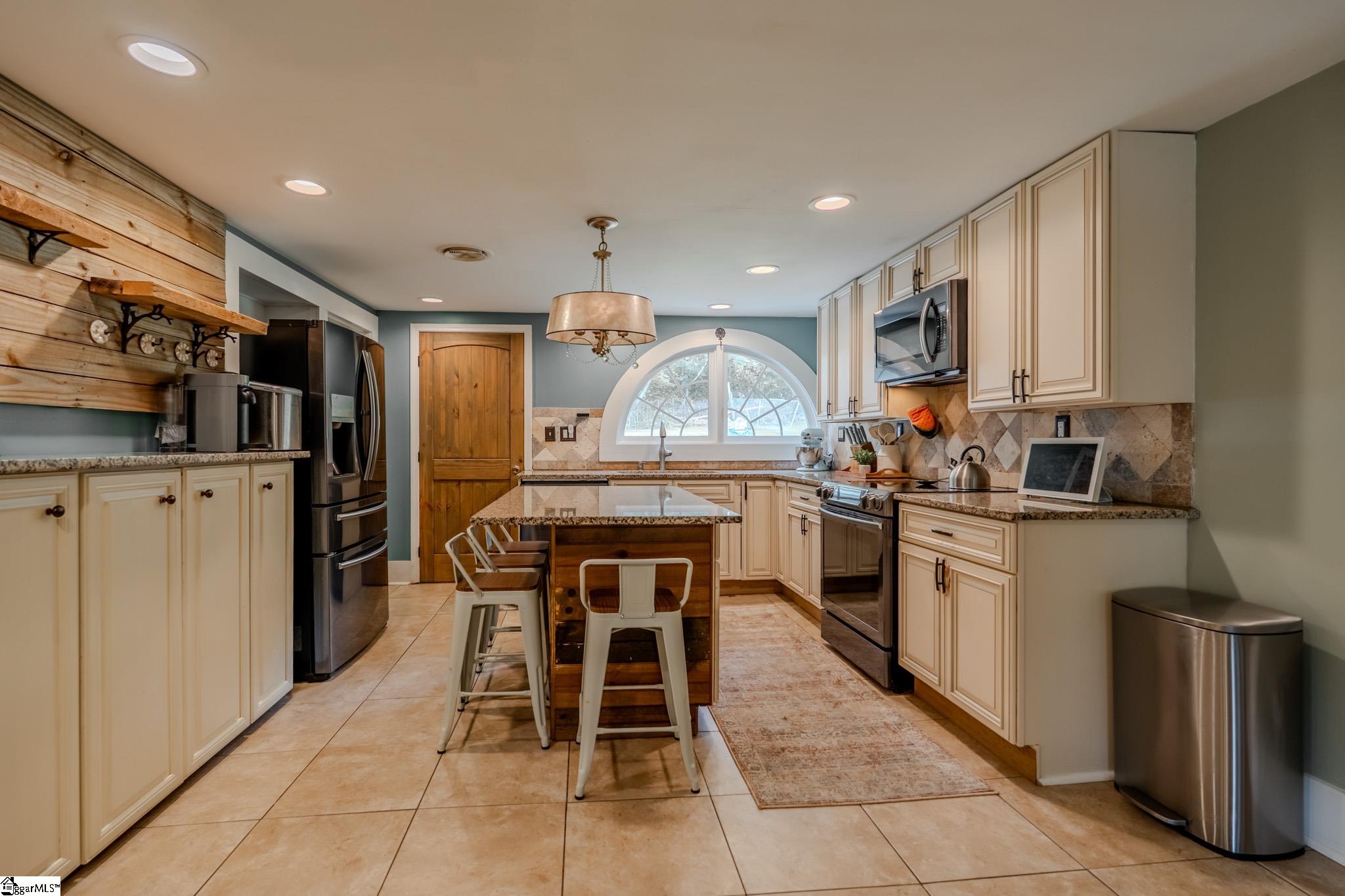 813 E Main Street Taylors, SC 29687-5229