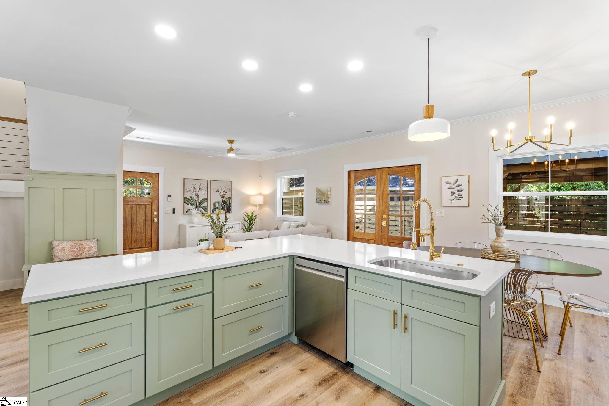 5 Winn Street Greenville, SC 29601