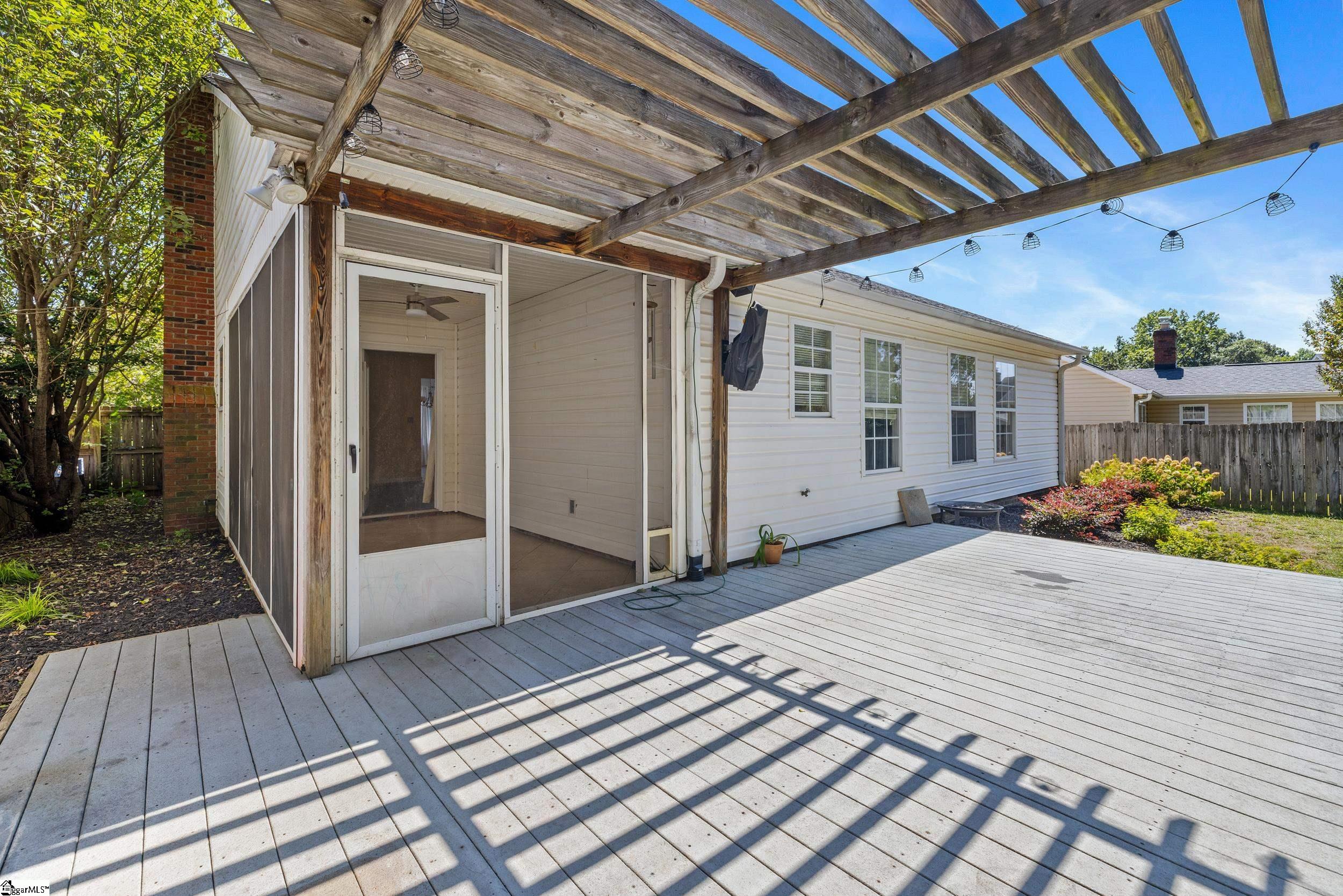 9 Hazelnut Court Taylors, SC 29687