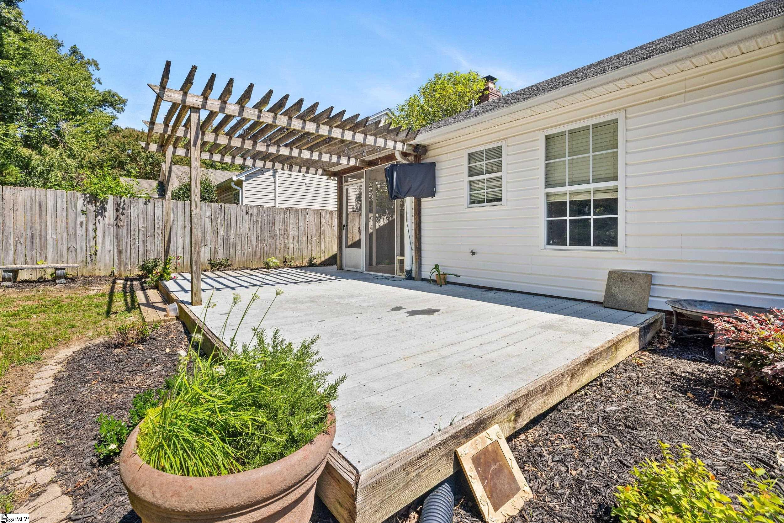 9 Hazelnut Court Taylors, SC 29687