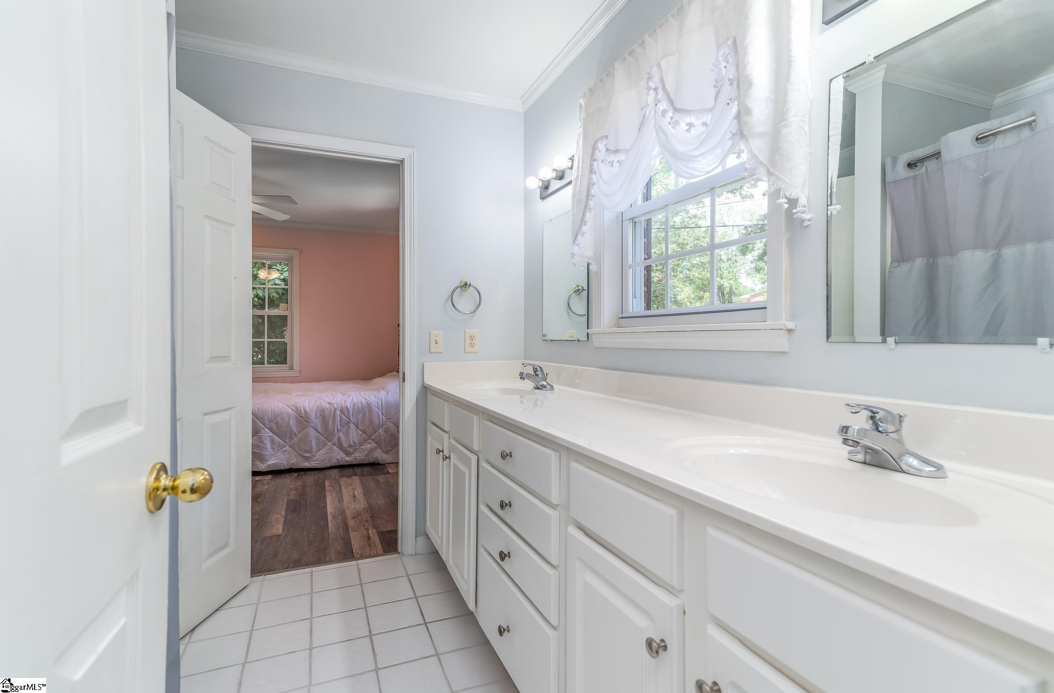105 Devonshire Lane Greenville, SC 29617-2013