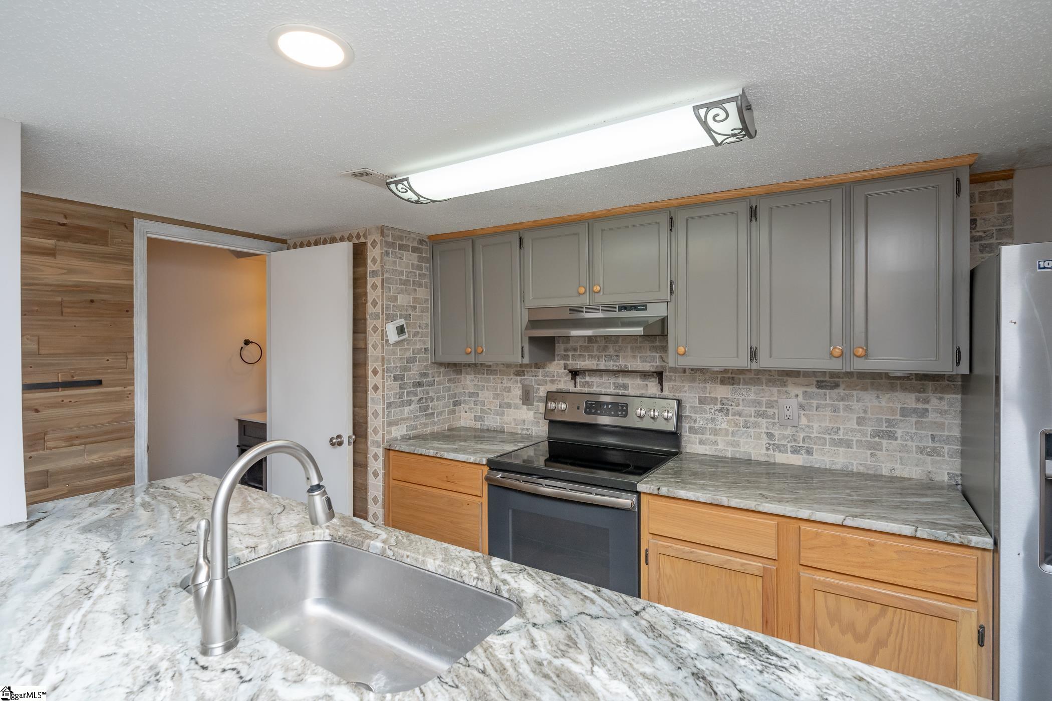 109 Royal Court Greenville, SC 29611