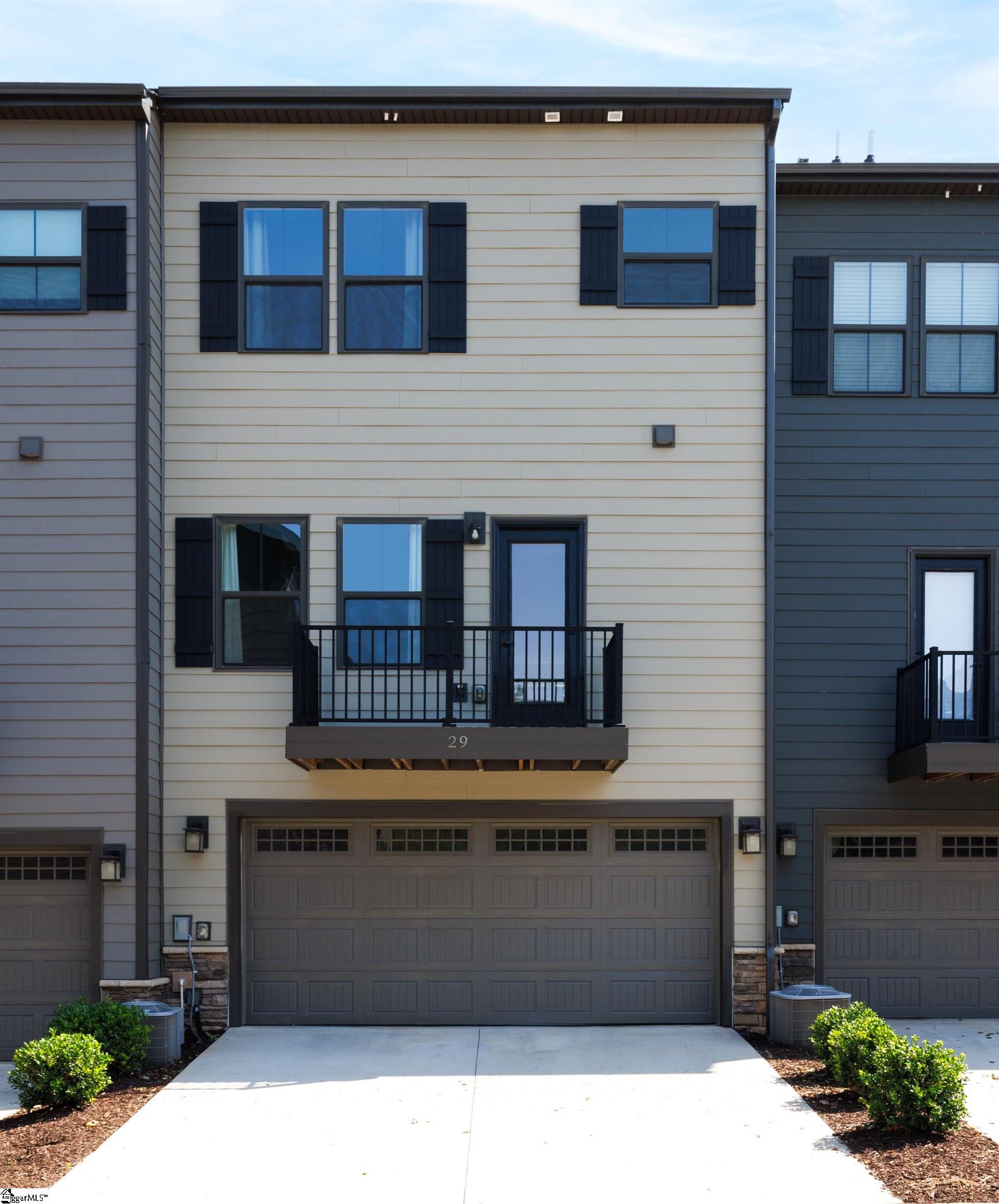 29 Rollins Avenue Greenville, SC 29607