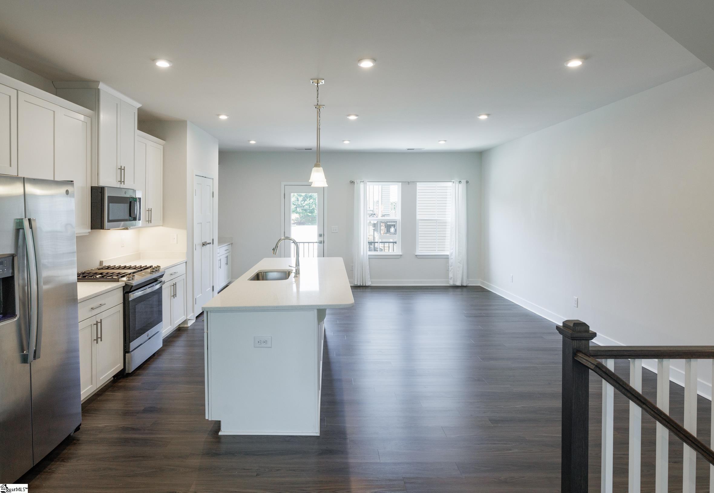 29 Rollins Avenue Greenville, SC 29607