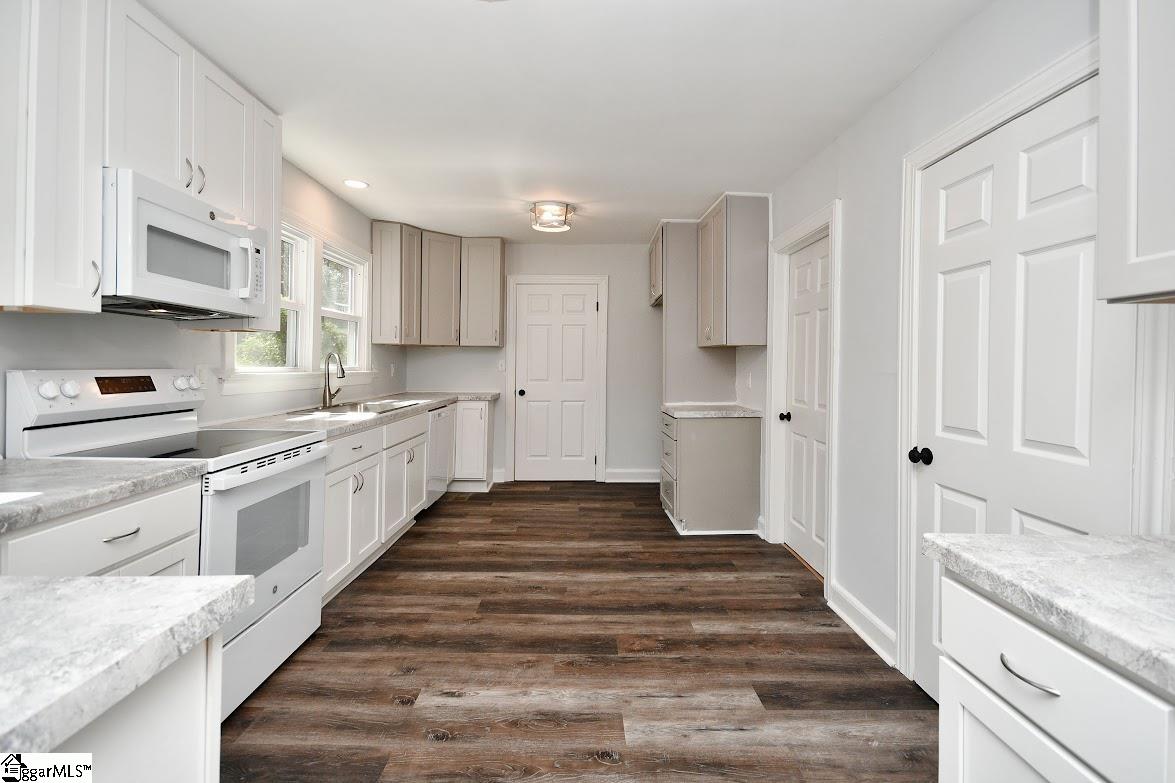 14 Pear Street Greenville, SC 29609