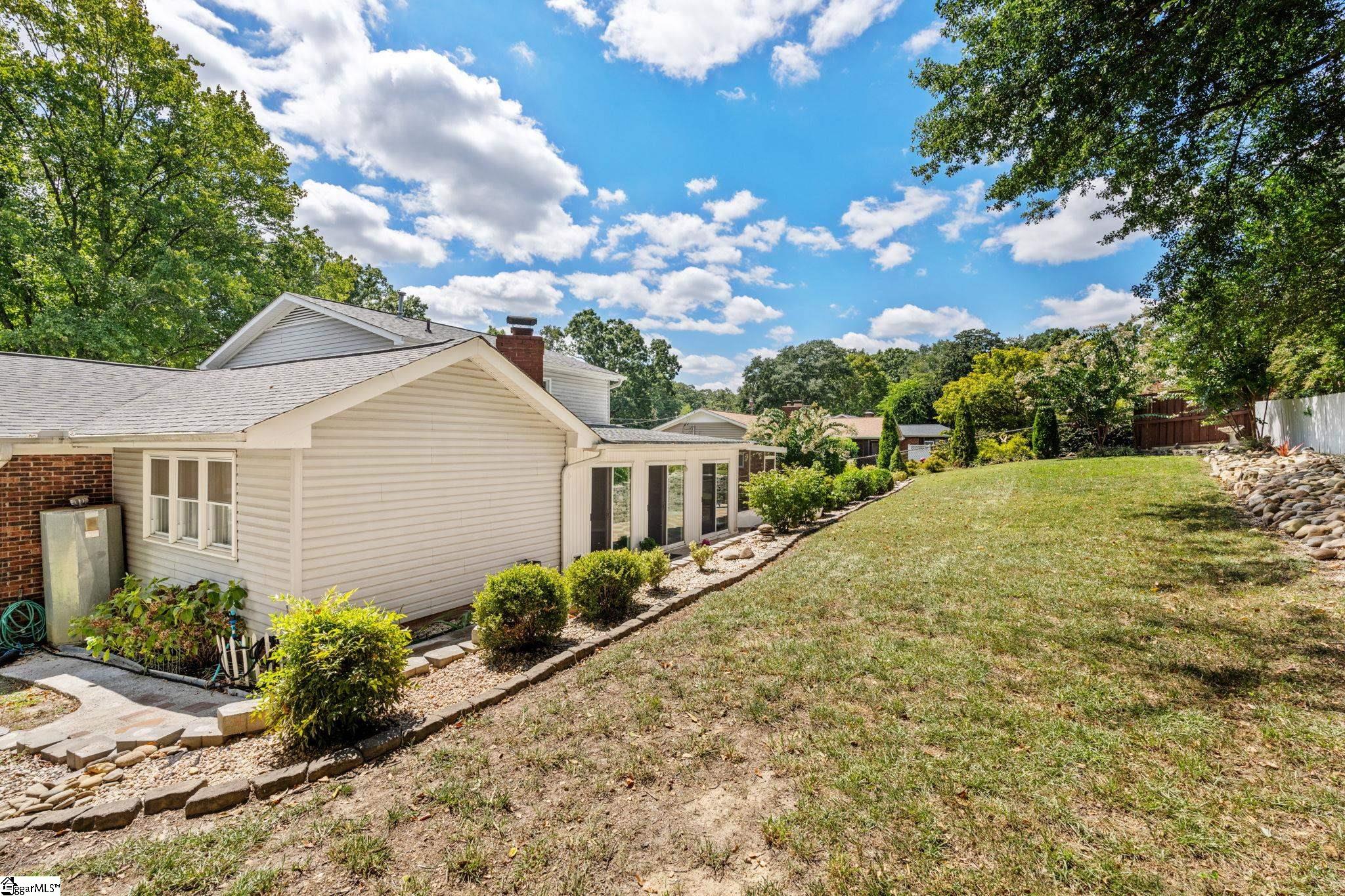 7 Confederate Circle Taylors, SC 29687