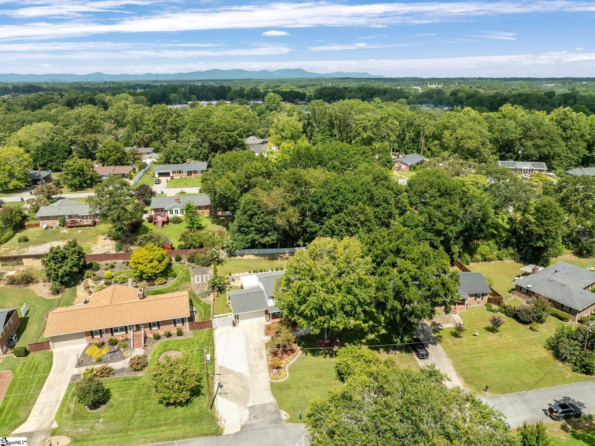 7 Confederate Circle Taylors, SC 29687