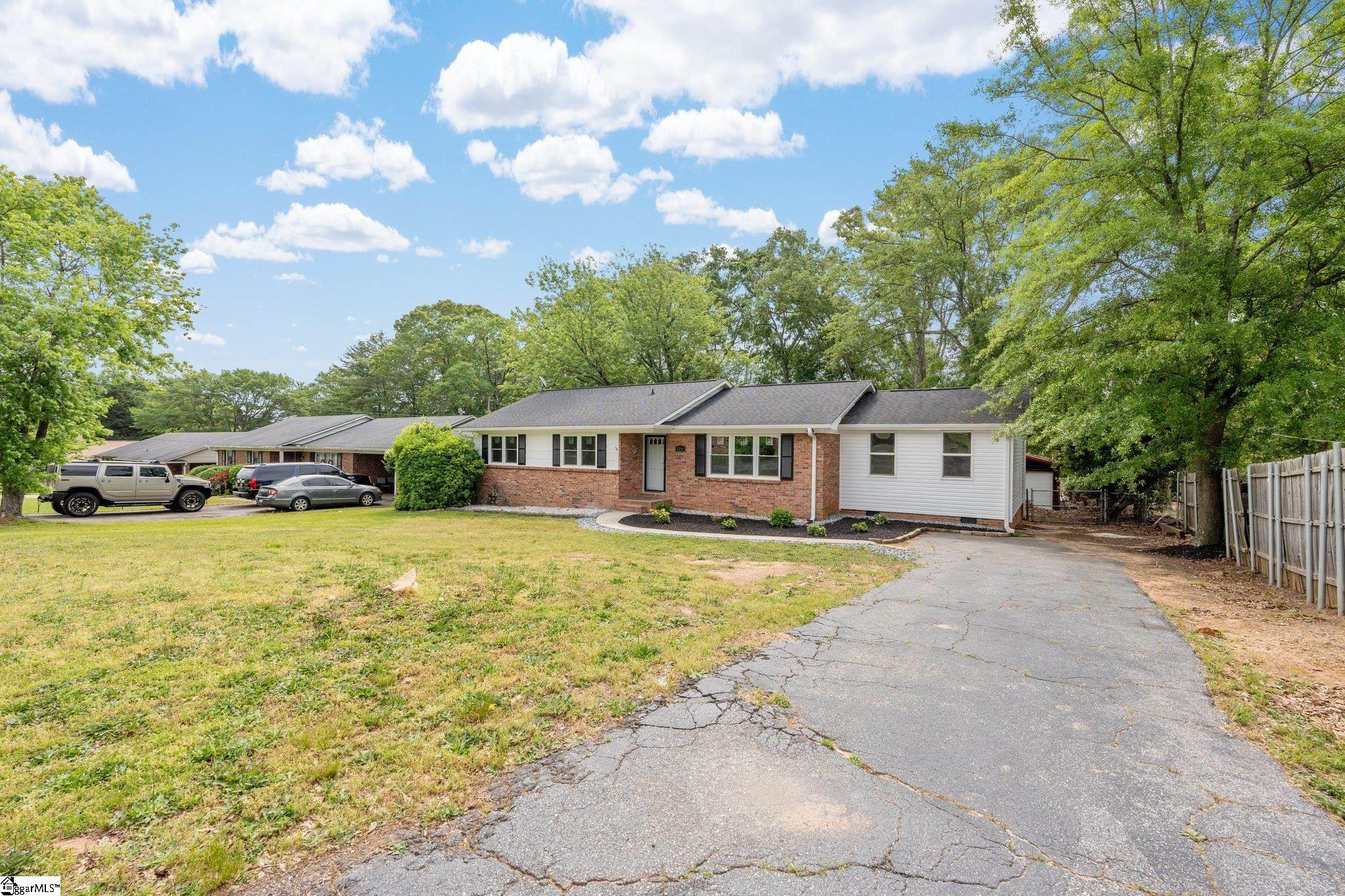 106 Meadows Street Spartanburg, SC 29307
