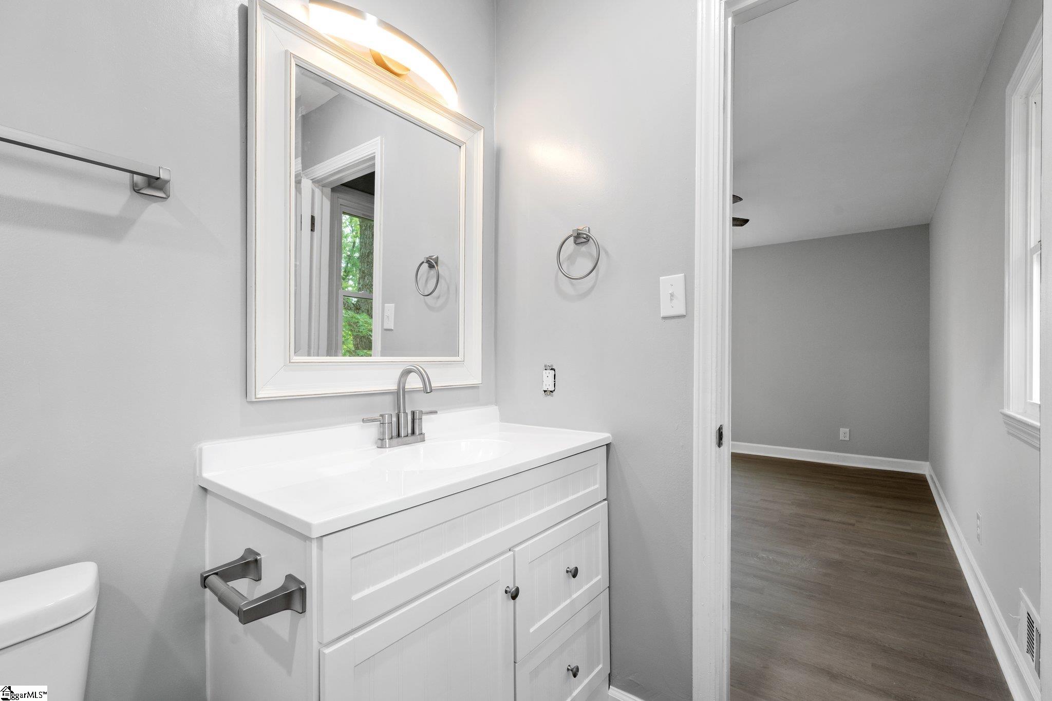 106 Meadows Street Spartanburg, SC 29307