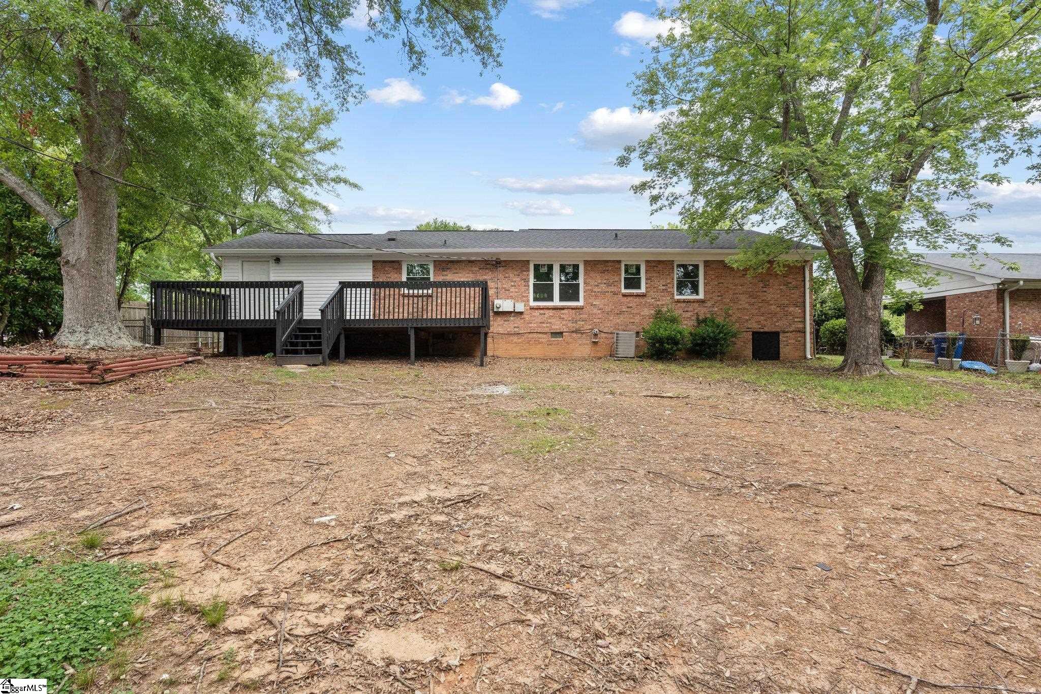 106 Meadows Street Spartanburg, SC 29307