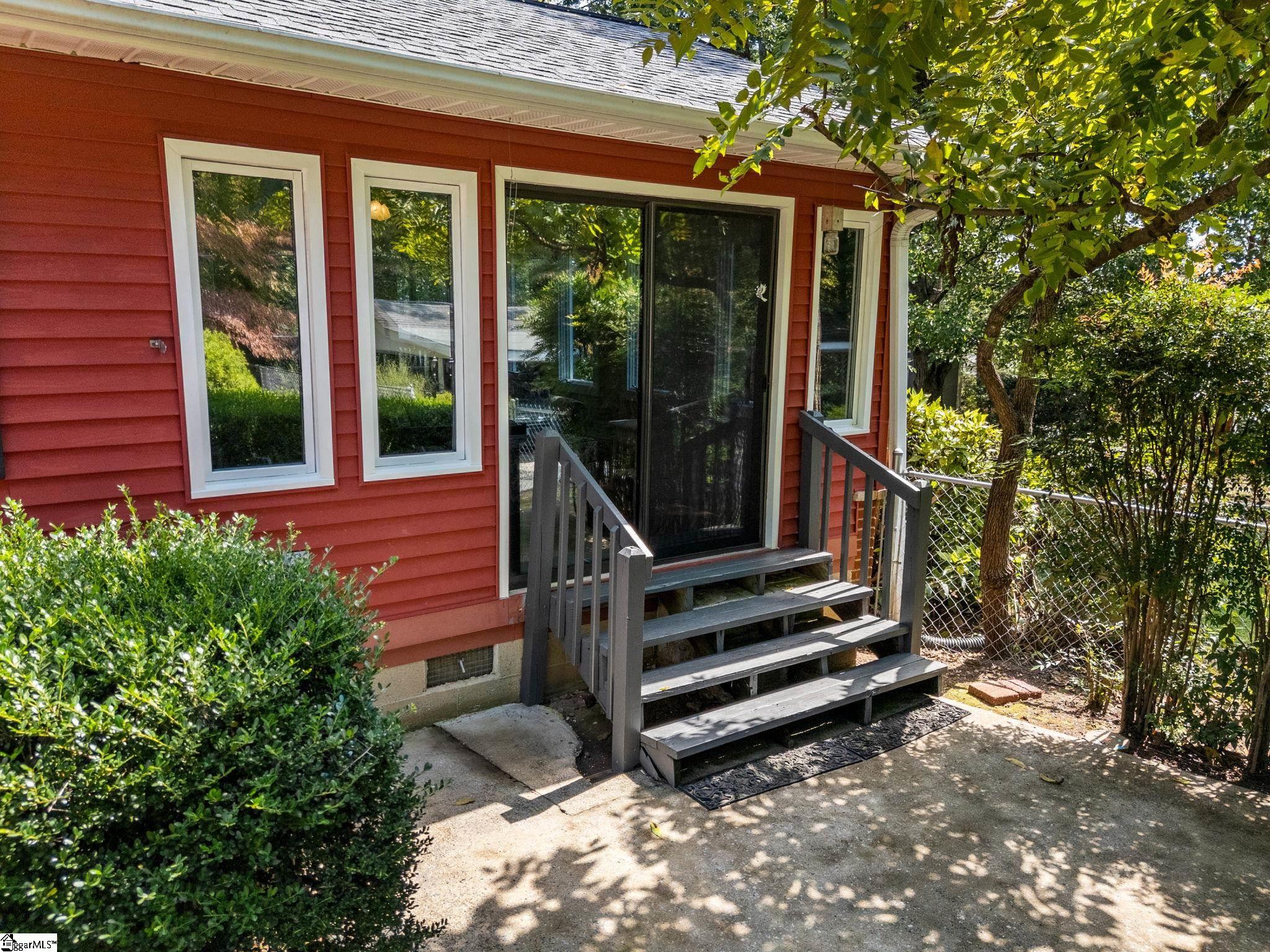 233 W Durham Street Landrum, SC 29356