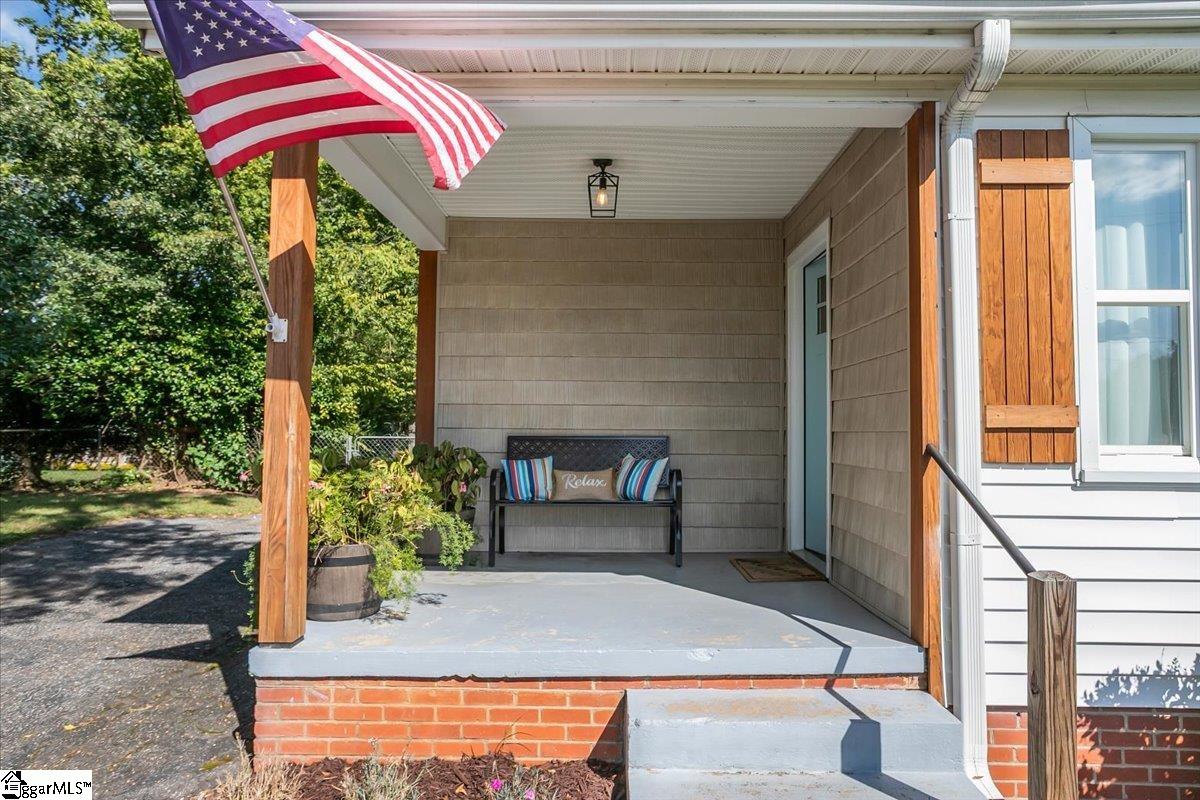 322 Pine Street Greer, SC 29650