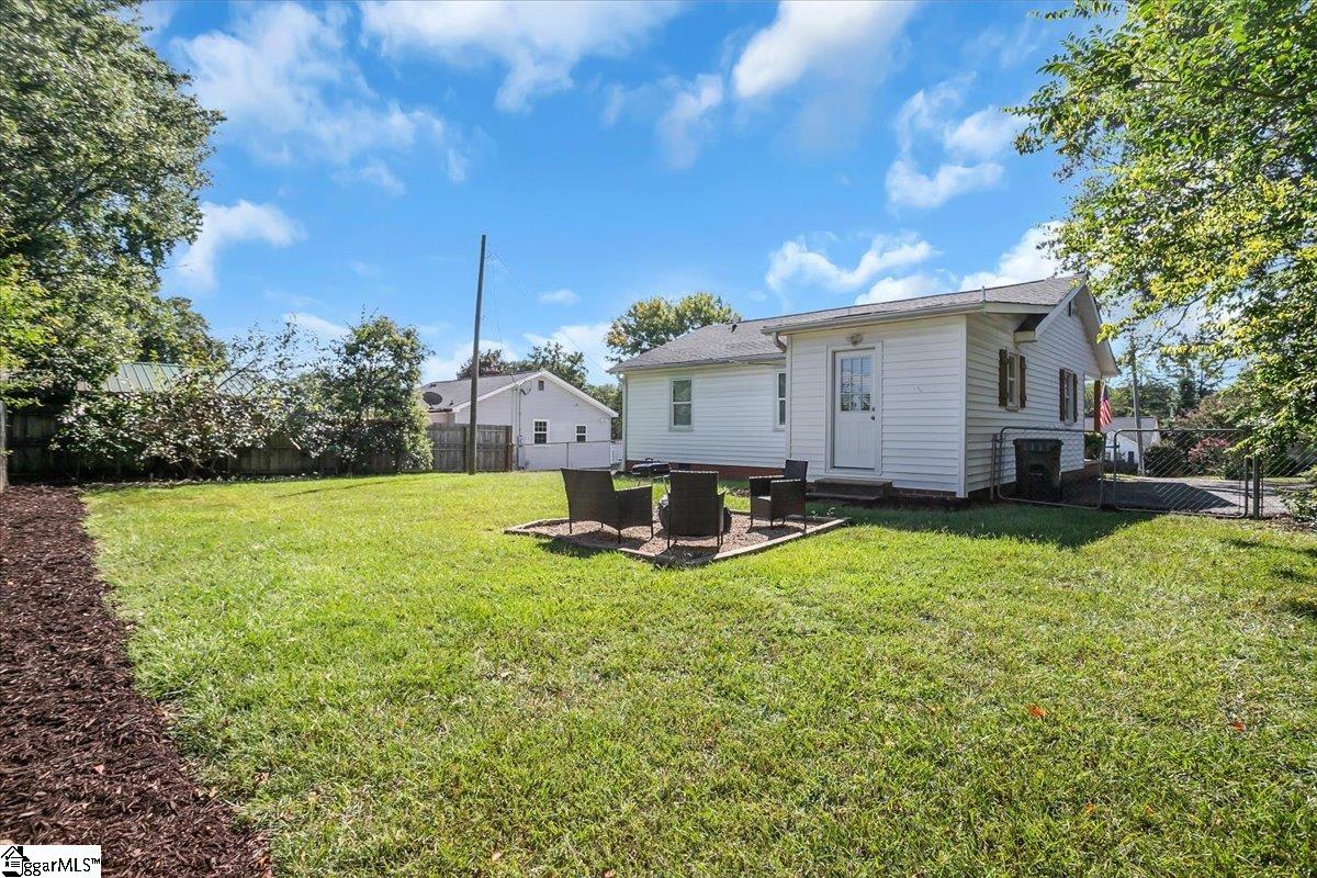 322 Pine Street Greer, SC 29650