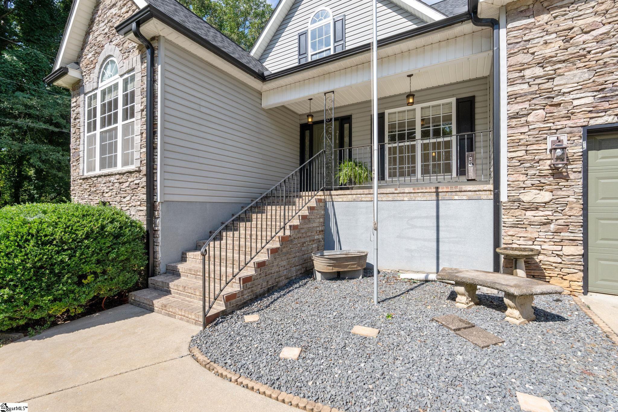 216 Barrett Drive Mauldin, SC 29662