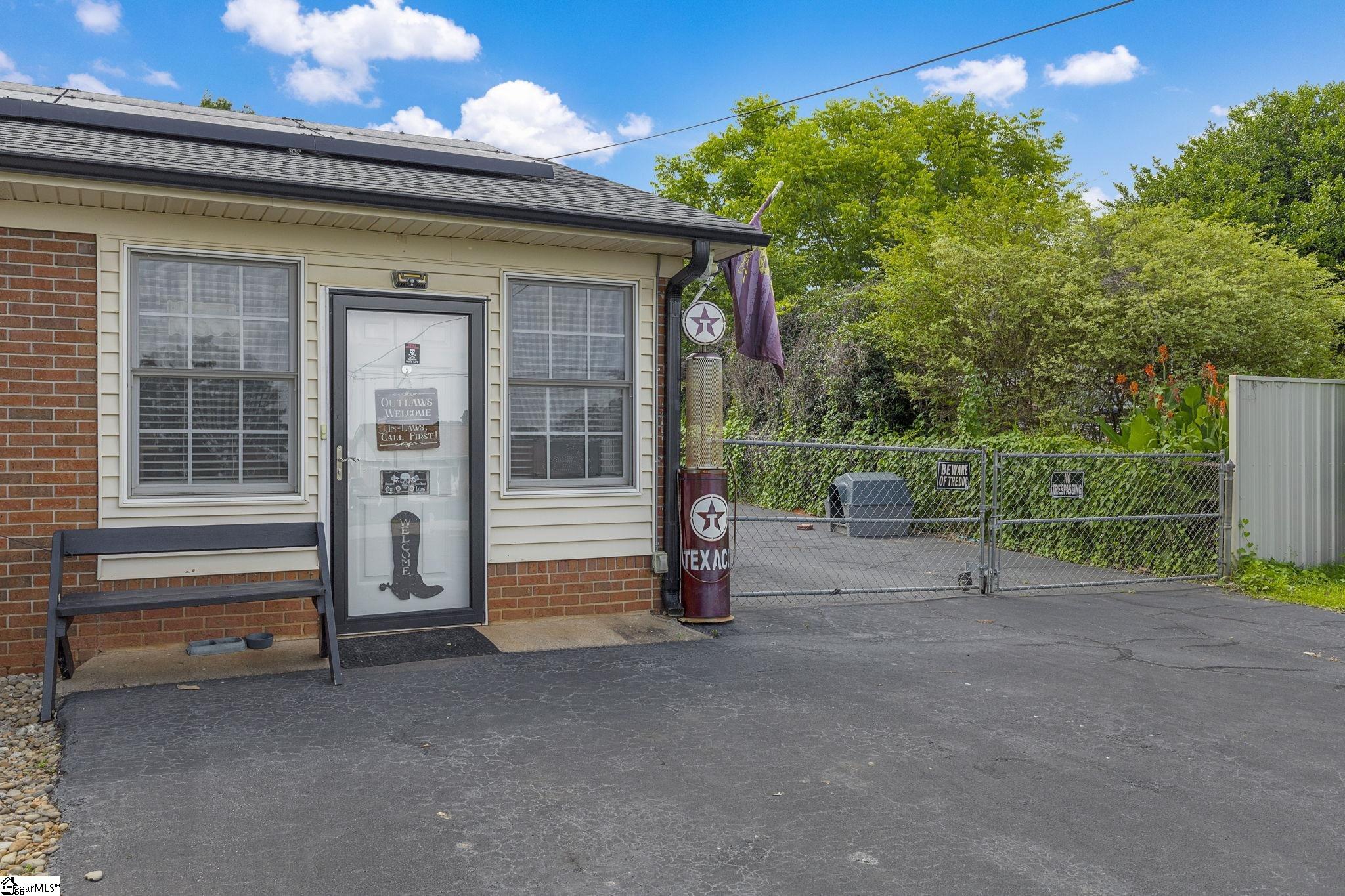 208 Kenneth Drive Boiling Springs, SC 29316