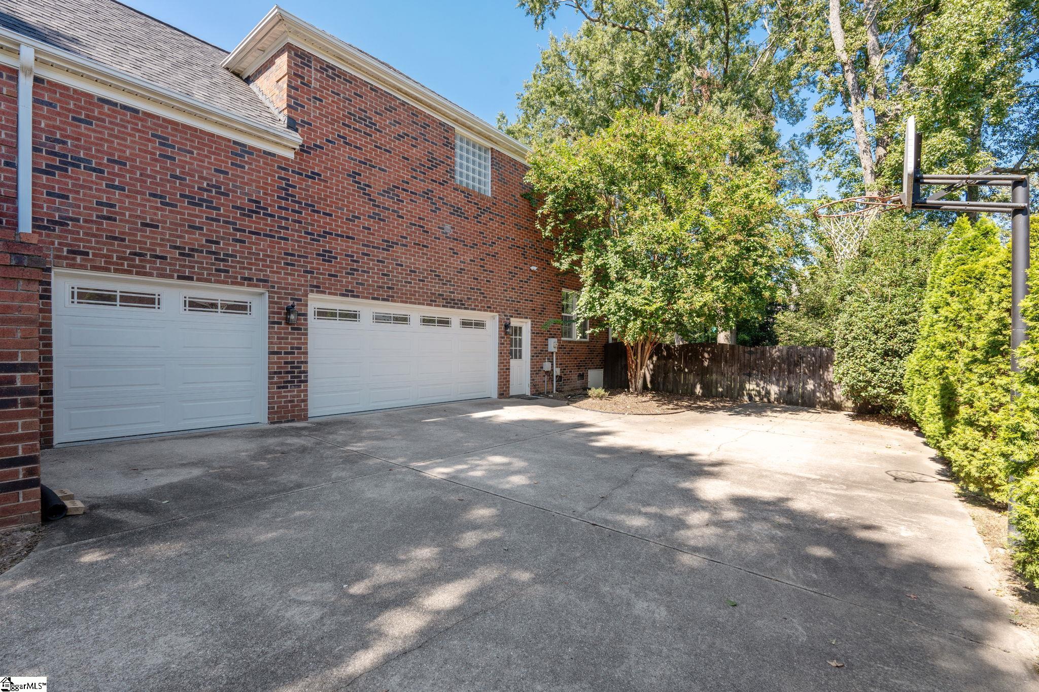 220 Huddersfield Drive Simpsonville, SC 29681