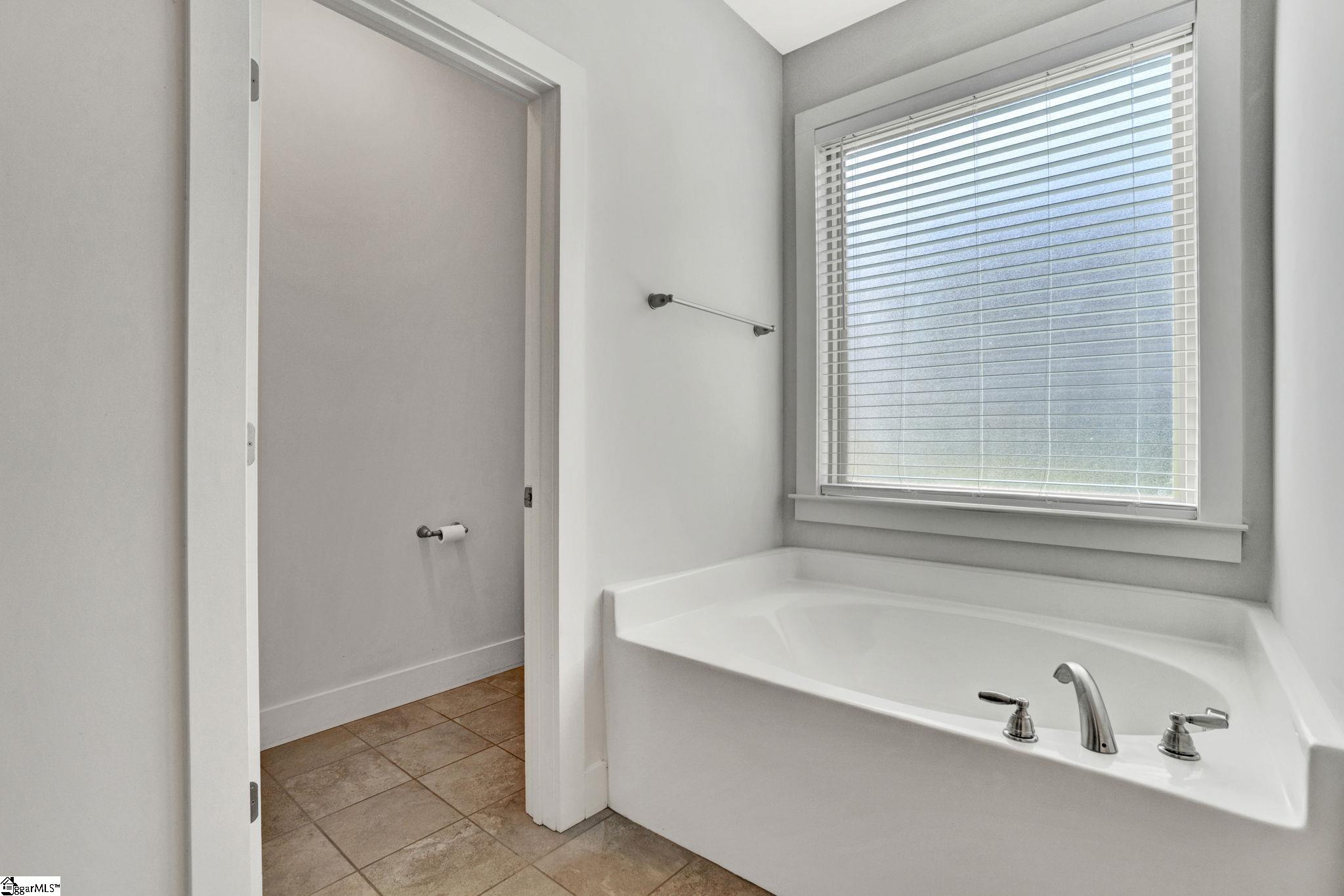 945 Garnet Circle Chesnee, SC 29323